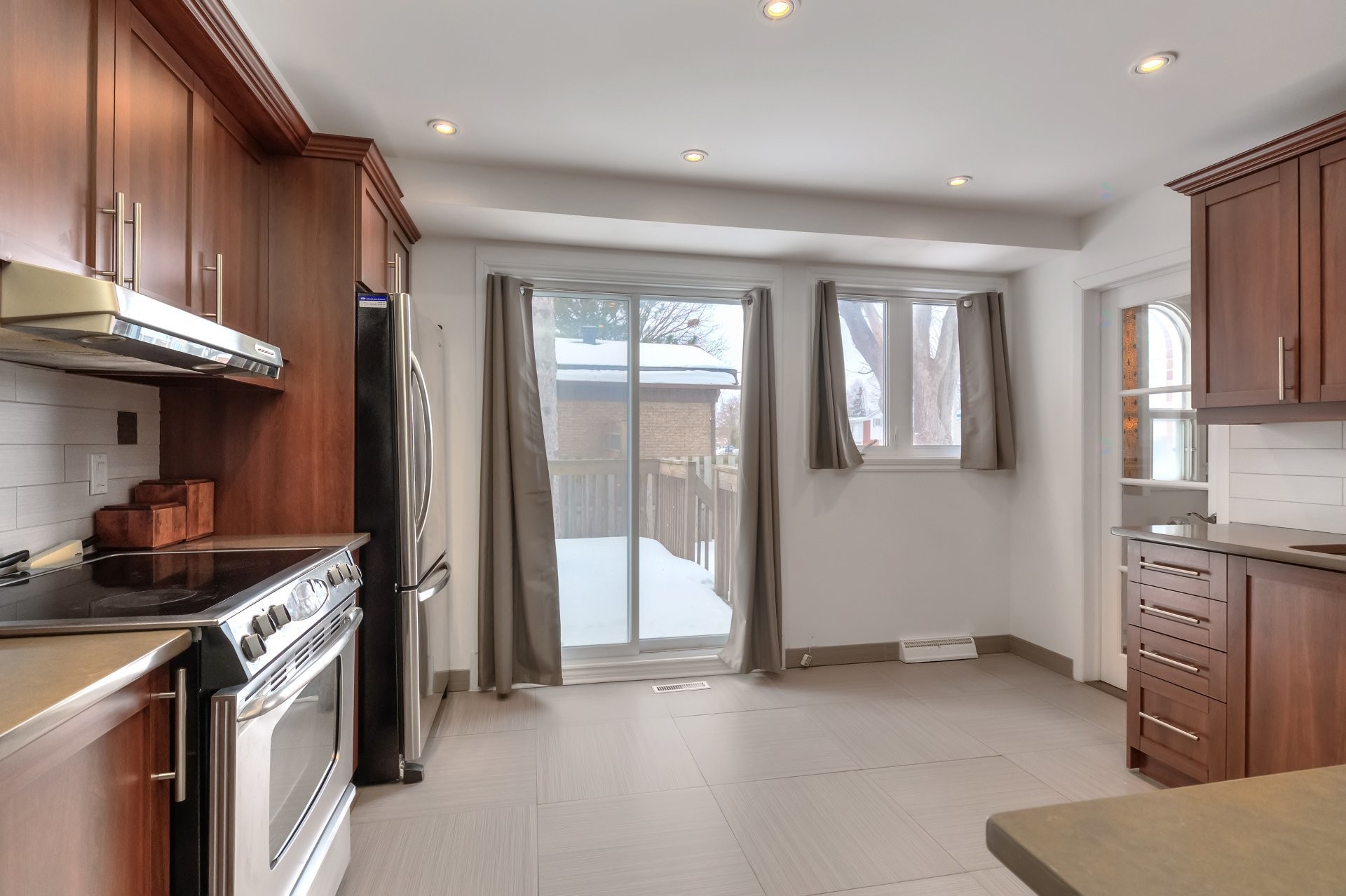 









50


Rue Westpark

,
Dollard-des-Ormeaux,




QC
H9A2J7

