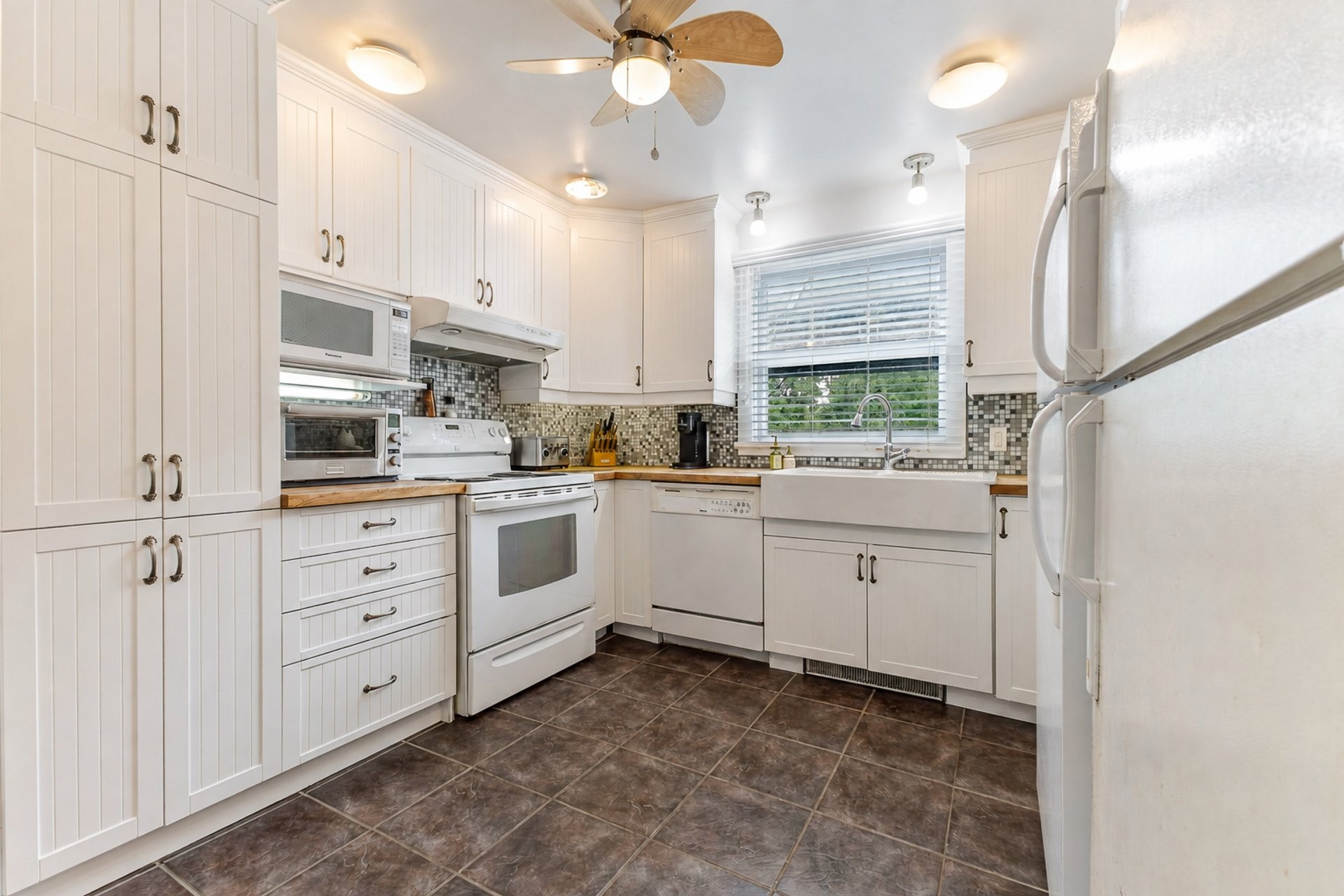 









227


48e Rue O.

,
Venise-en-Québec,




QC
J0J2K0


