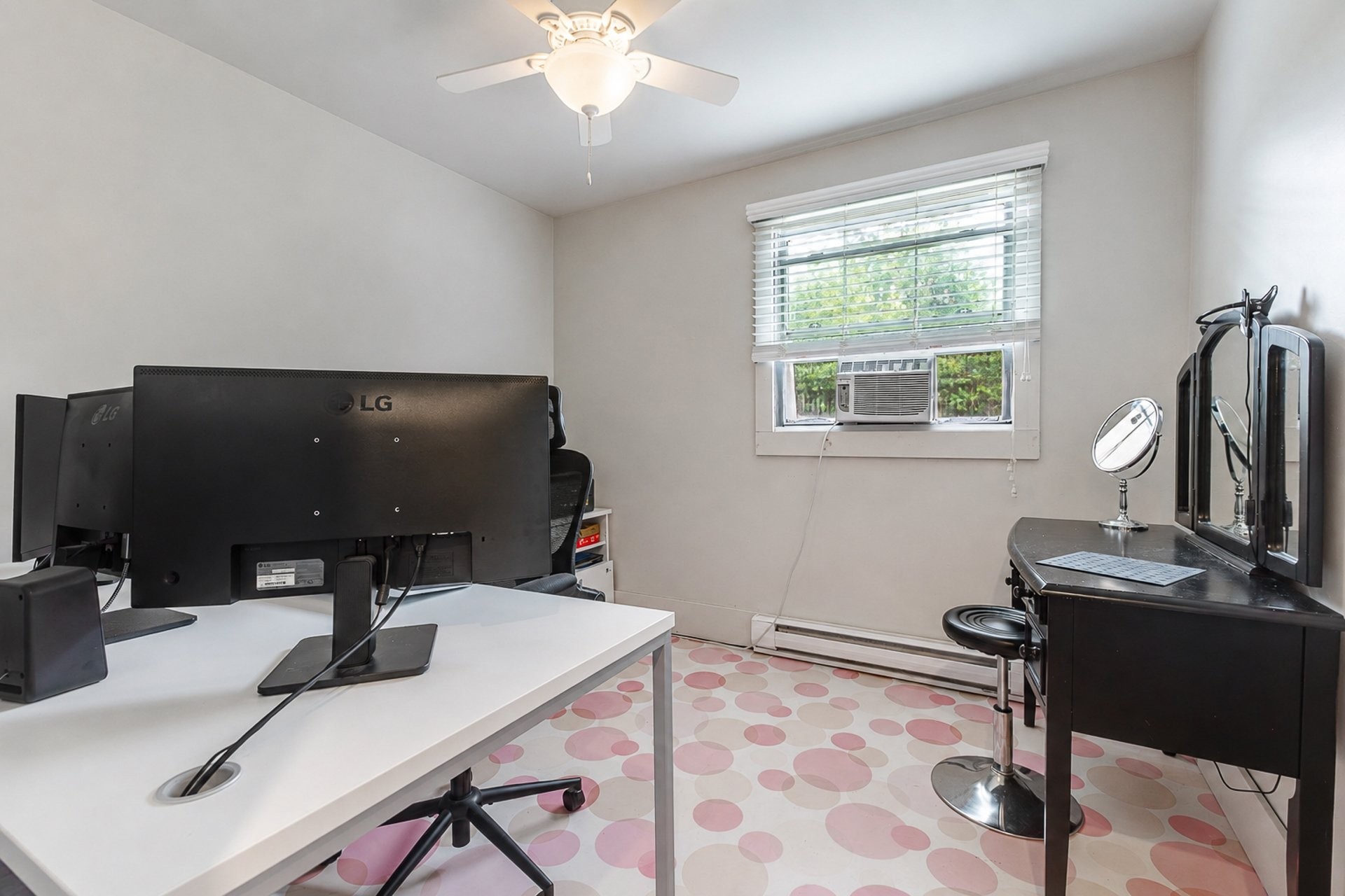 









227


48e Rue O.

,
Venise-en-Québec,




QC
J0J2K0

