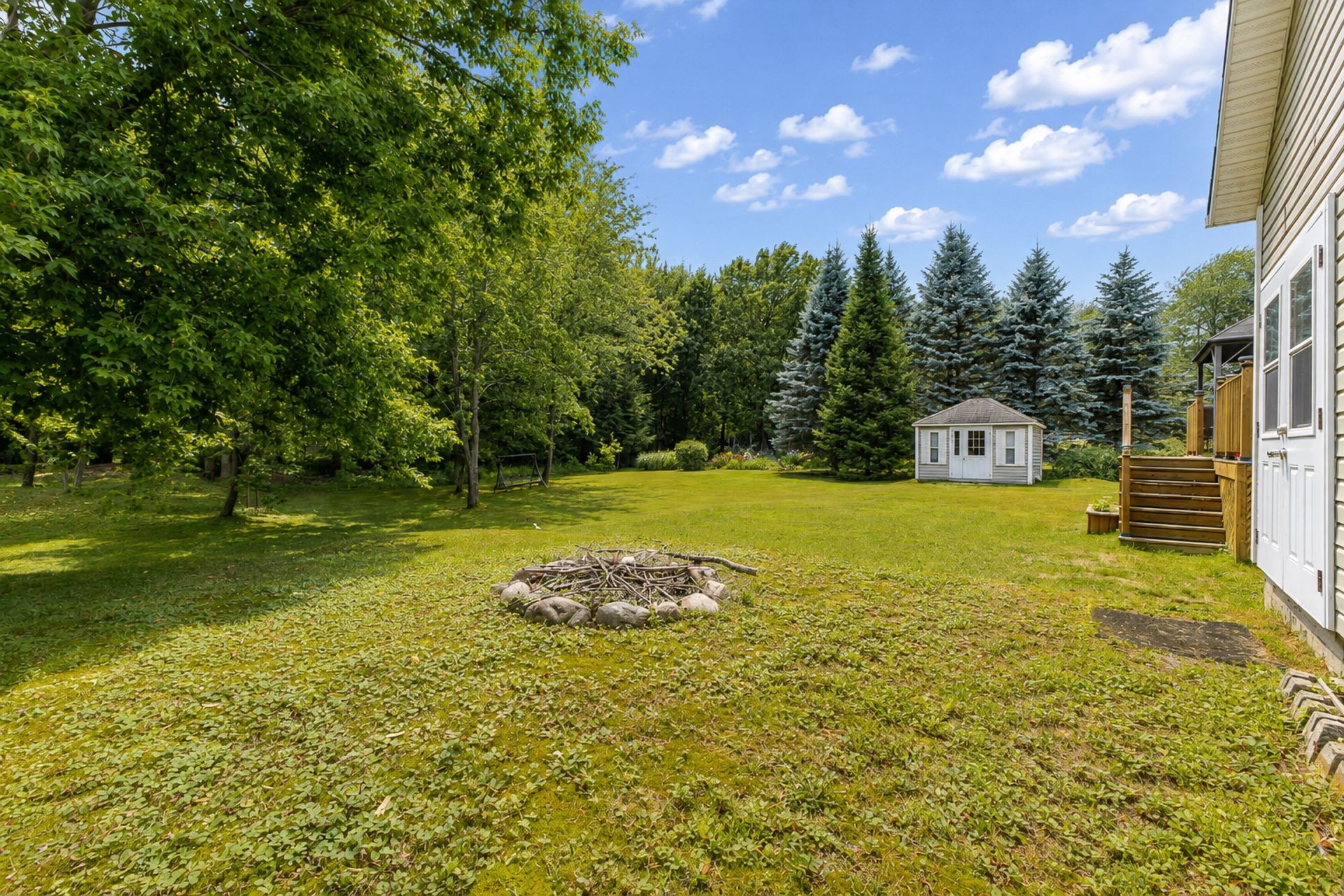 









227


48e Rue O.

,
Venise-en-Québec,




QC
J0J2K0

