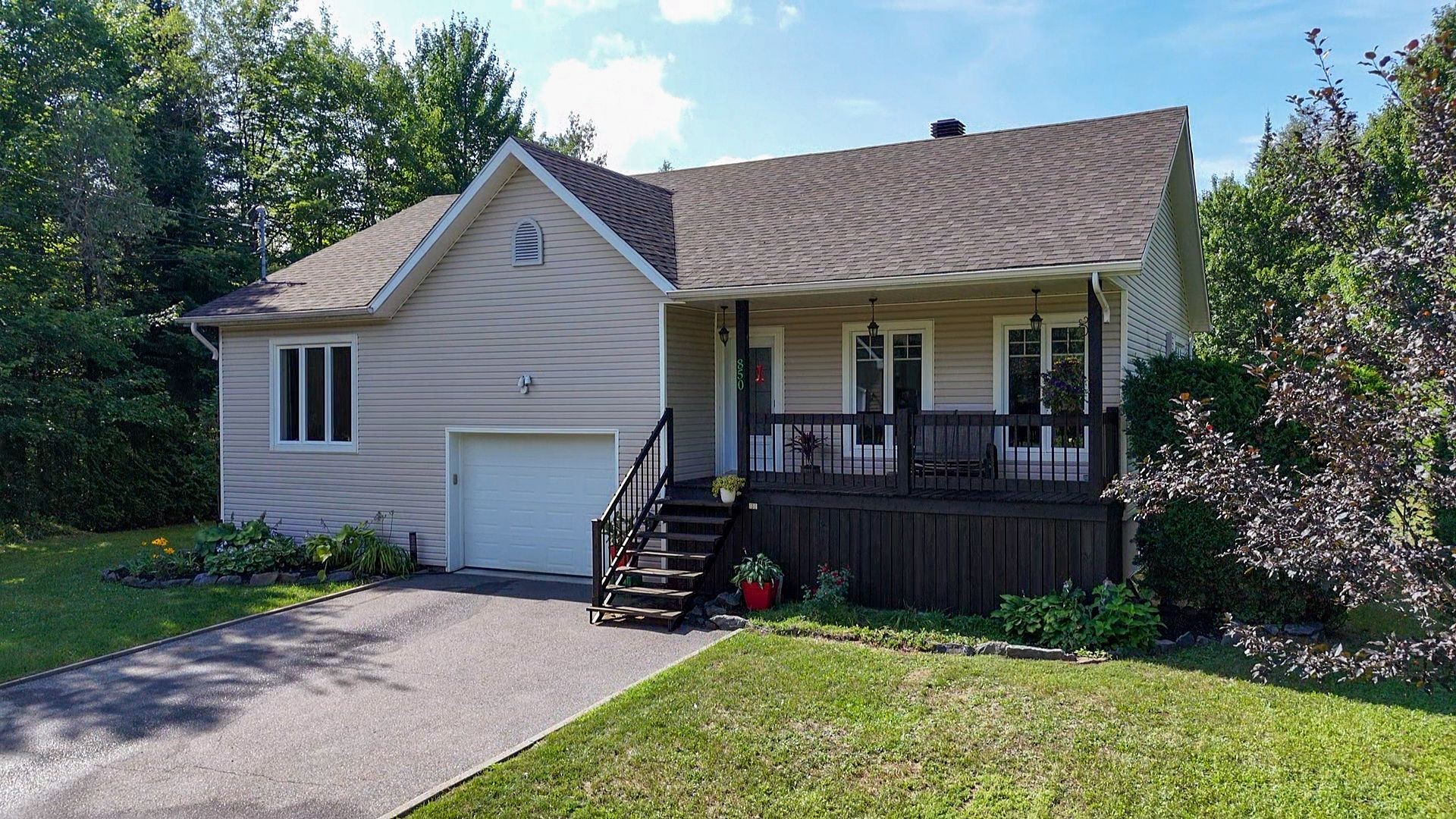 









850


Ch. des Thuyas

,
Shawinigan,




QC
G9R1Y2

