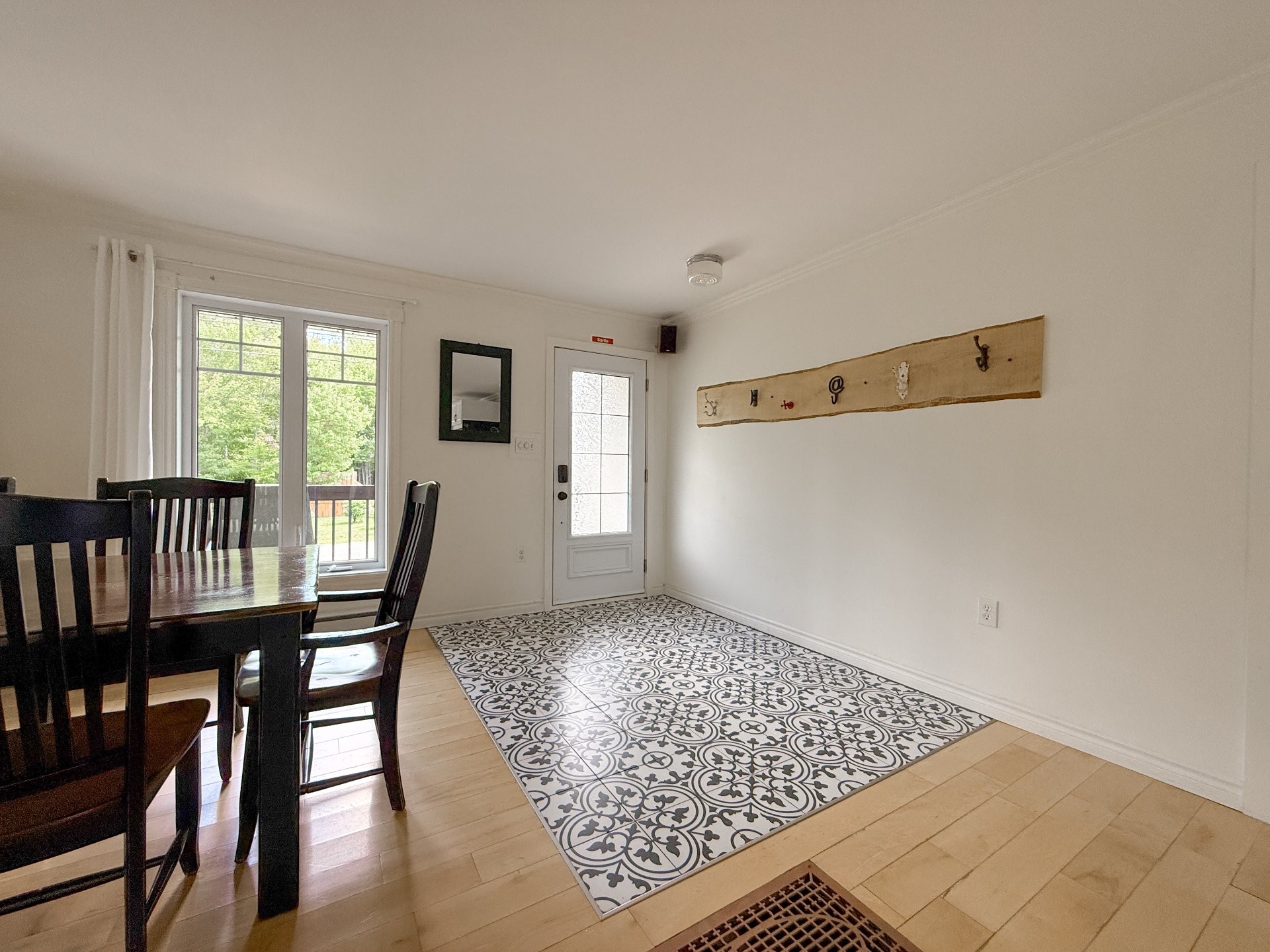 









850


Ch. des Thuyas

,
Shawinigan,




QC
G9R1Y2

