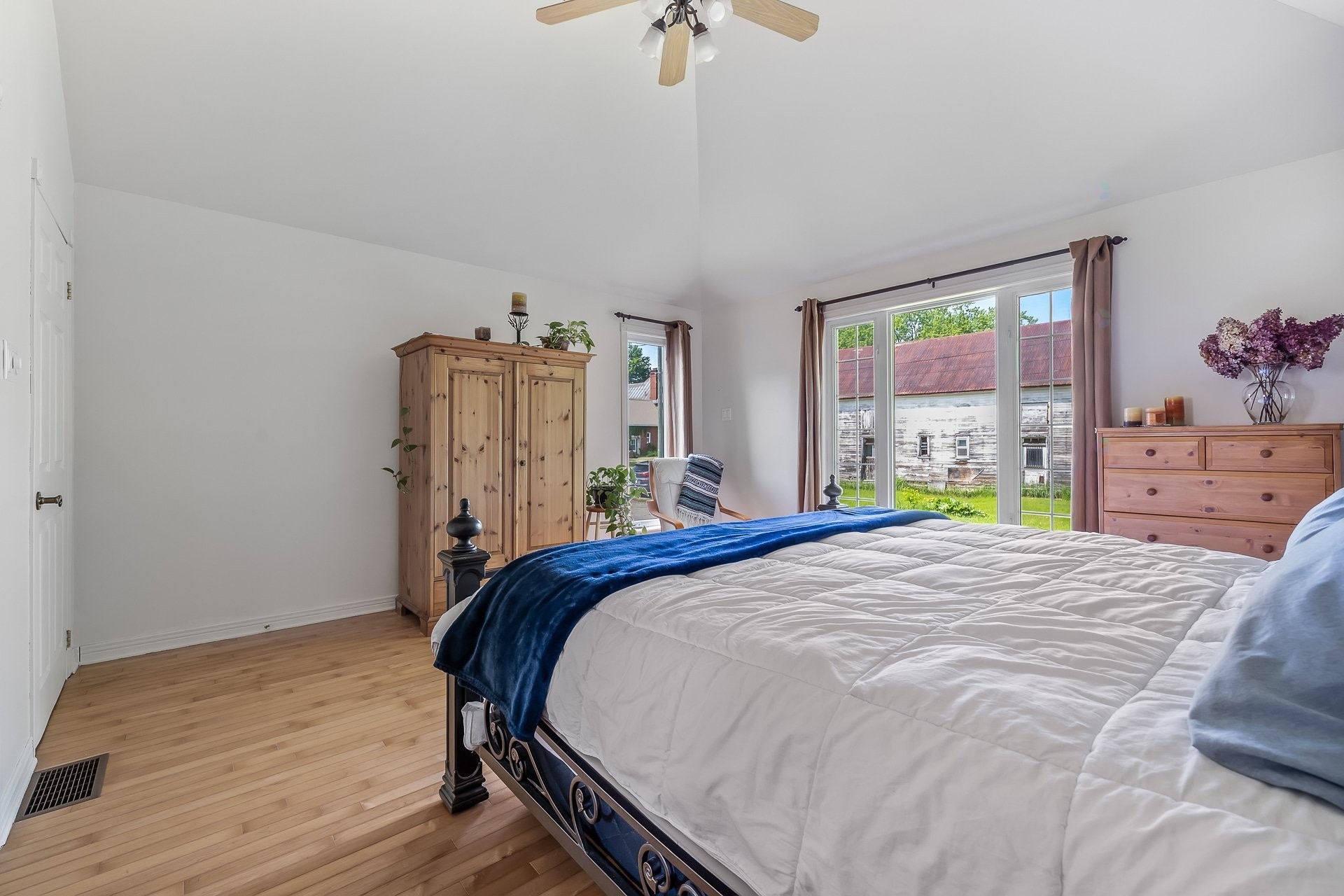 









196


Rue Argyle

,
Shawville,




QC
J0X2Y0

