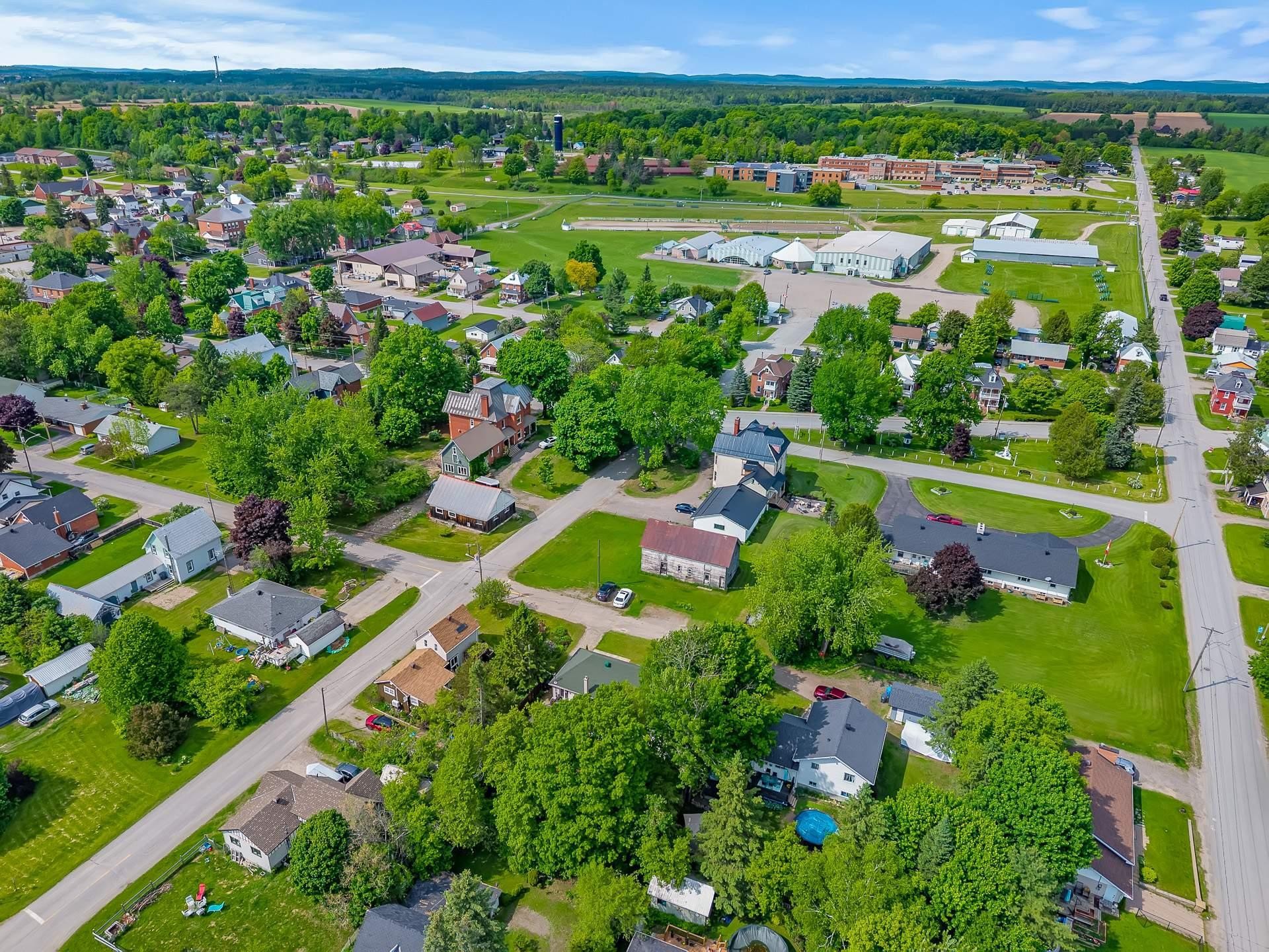 









196


Rue Argyle

,
Shawville,




QC
J0X2Y0


