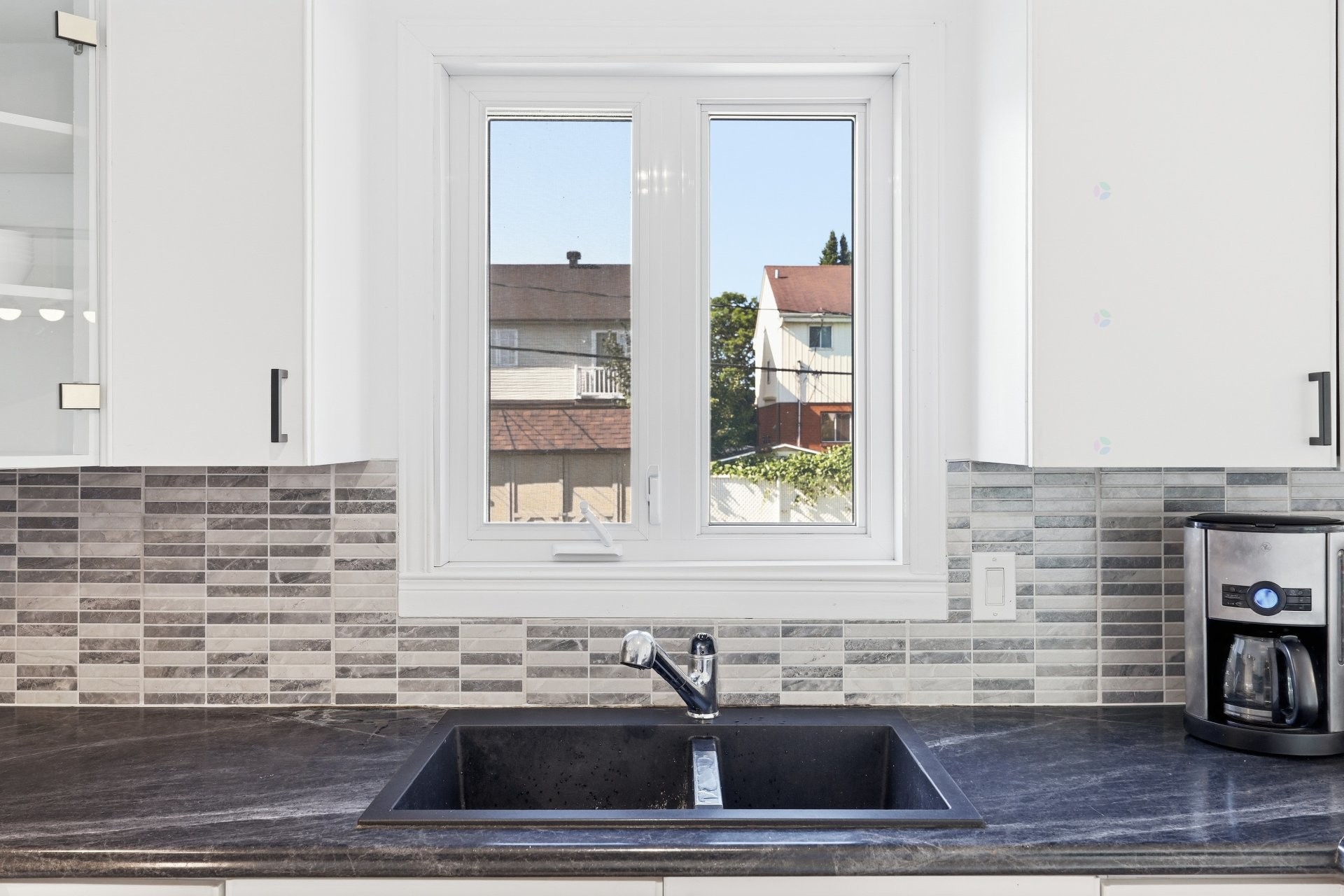 









4925


Boul. Davis

,
Longueuil (Saint-Hubert),




QC
J3Y8K1

