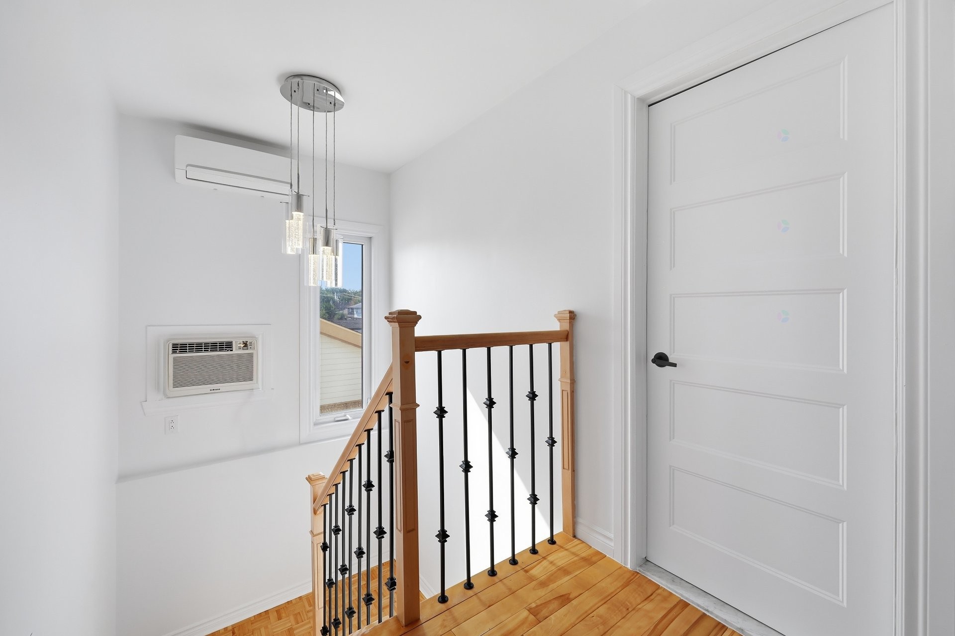 









4925


Boul. Davis

,
Longueuil (Saint-Hubert),




QC
J3Y8K1

