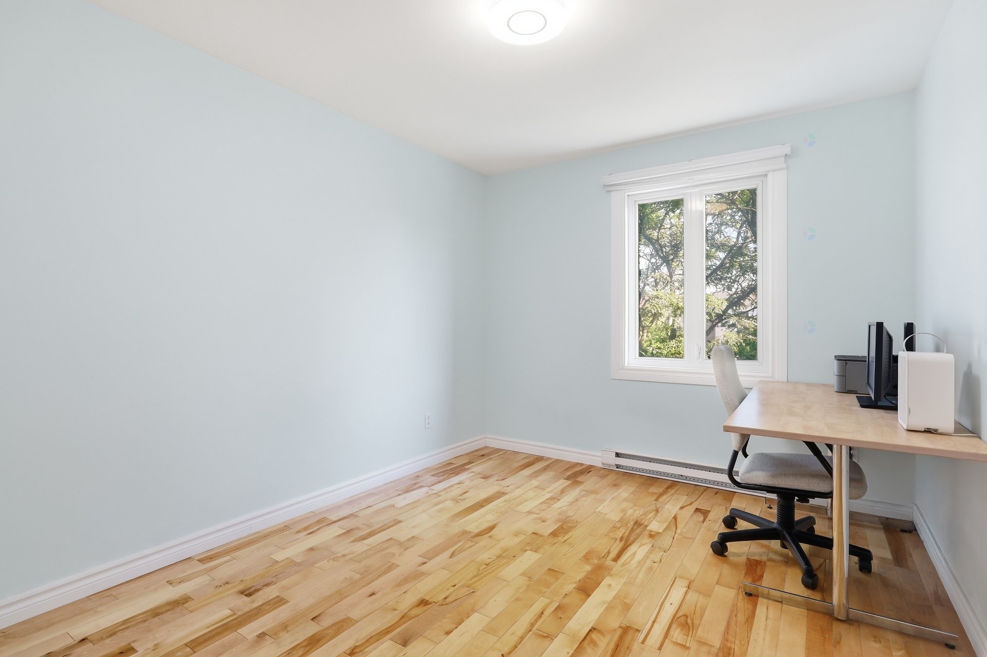 









4925


Boul. Davis

,
Longueuil (Saint-Hubert),




QC
J3Y8K1

