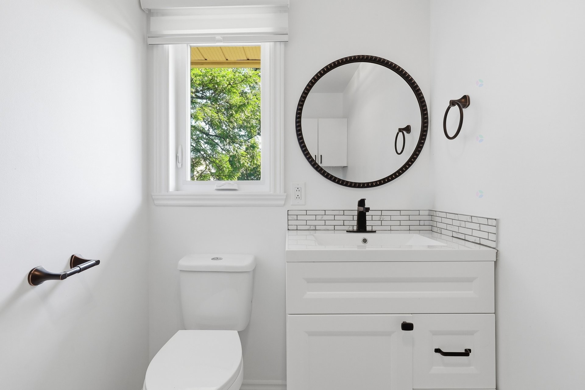 









4925


Boul. Davis

,
Longueuil (Saint-Hubert),




QC
J3Y8K1

