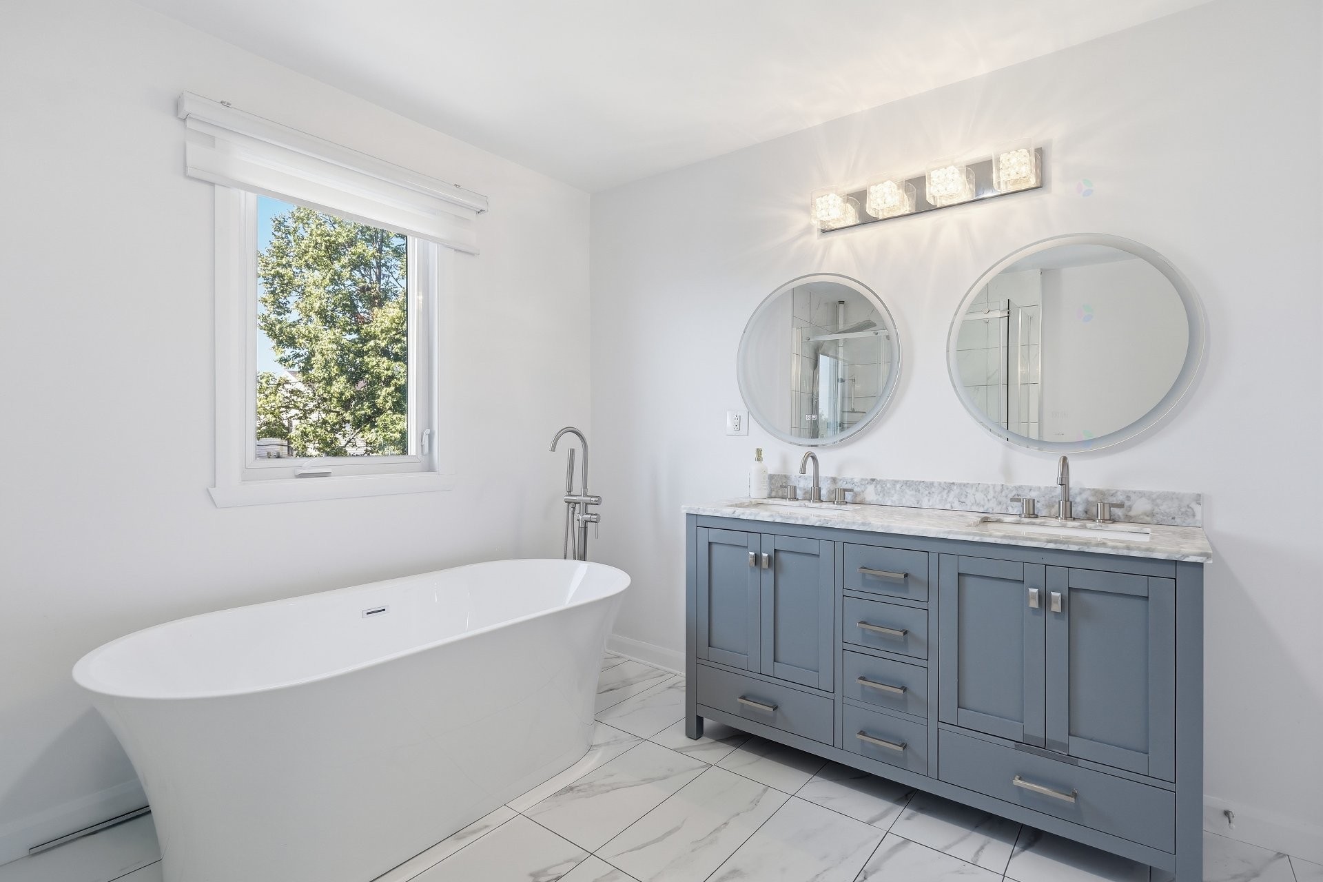 









4925


Boul. Davis

,
Longueuil (Saint-Hubert),




QC
J3Y8K1

