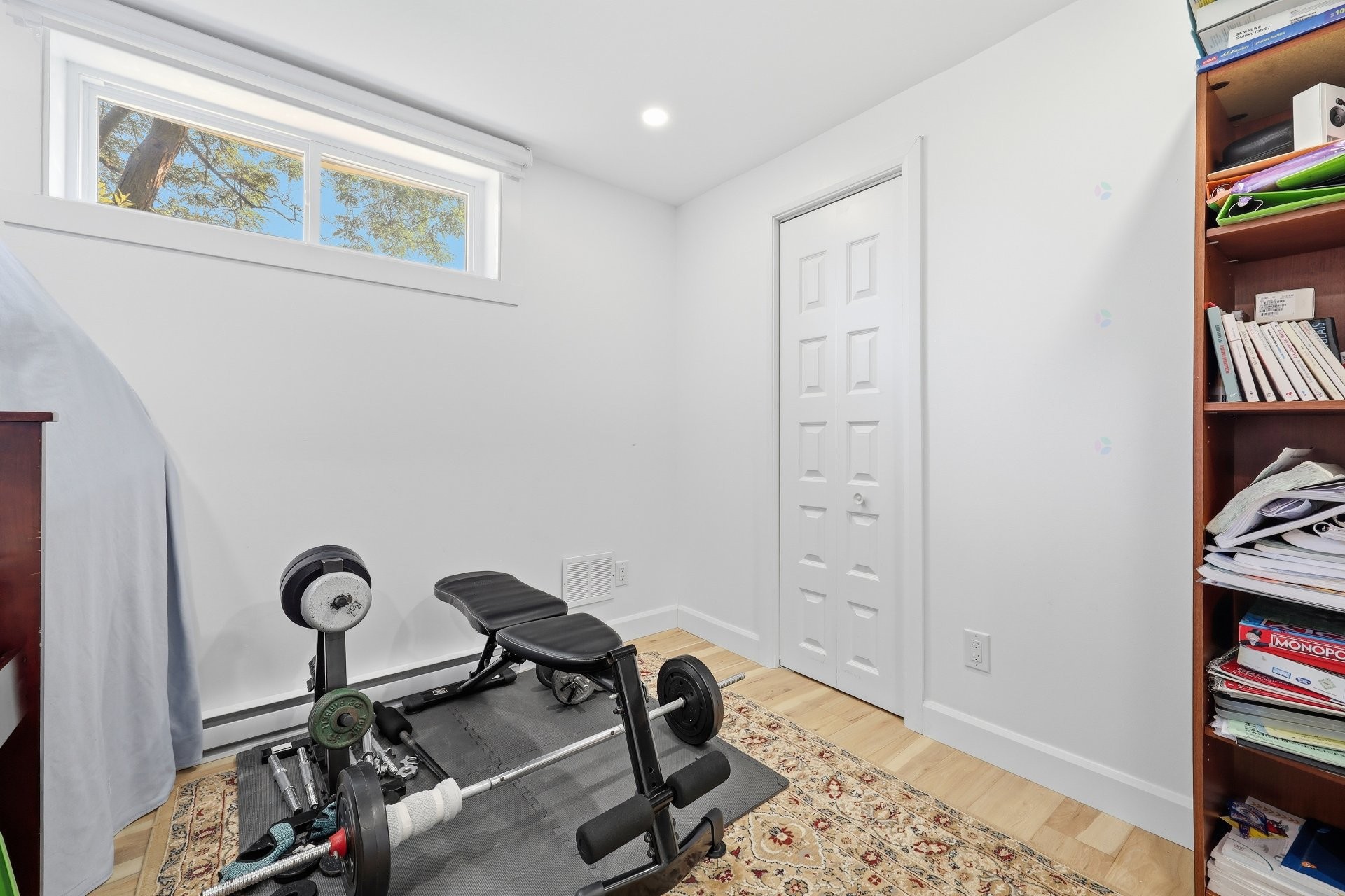 









4925


Boul. Davis

,
Longueuil (Saint-Hubert),




QC
J3Y8K1

