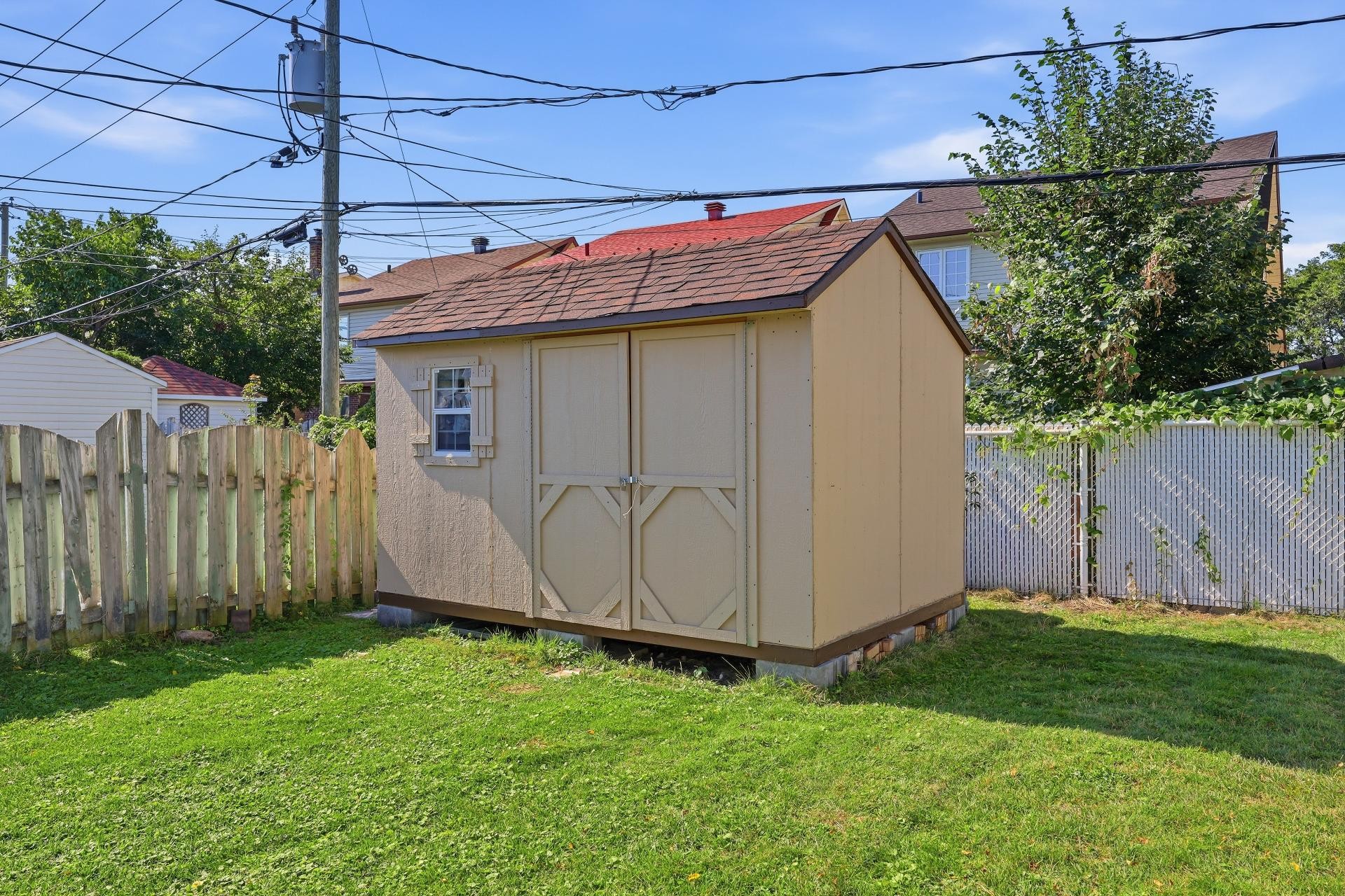









4925


Boul. Davis

,
Longueuil (Saint-Hubert),




QC
J3Y8K1

