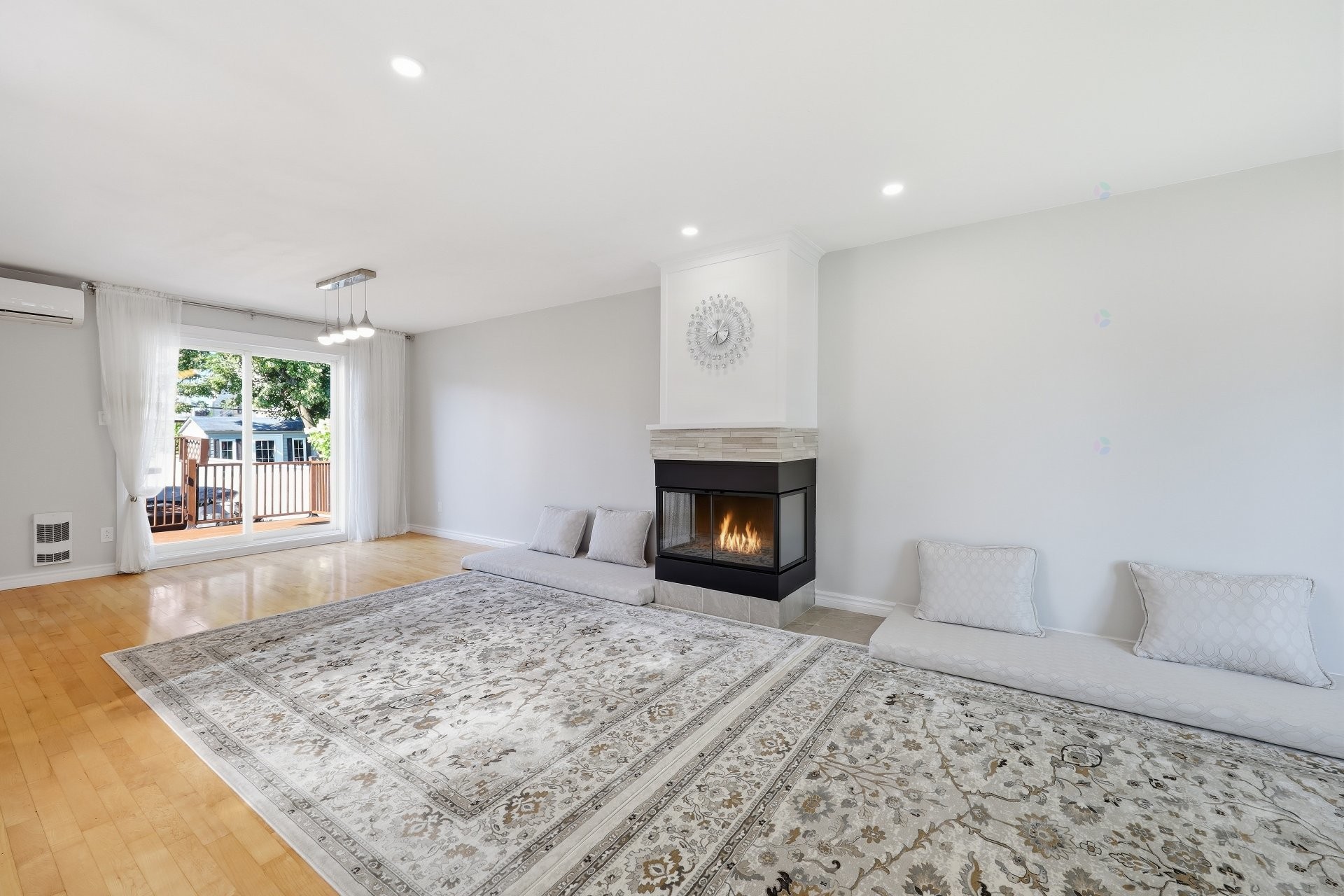 









4925


Boul. Davis

,
Longueuil (Saint-Hubert),




QC
J3Y8K1

