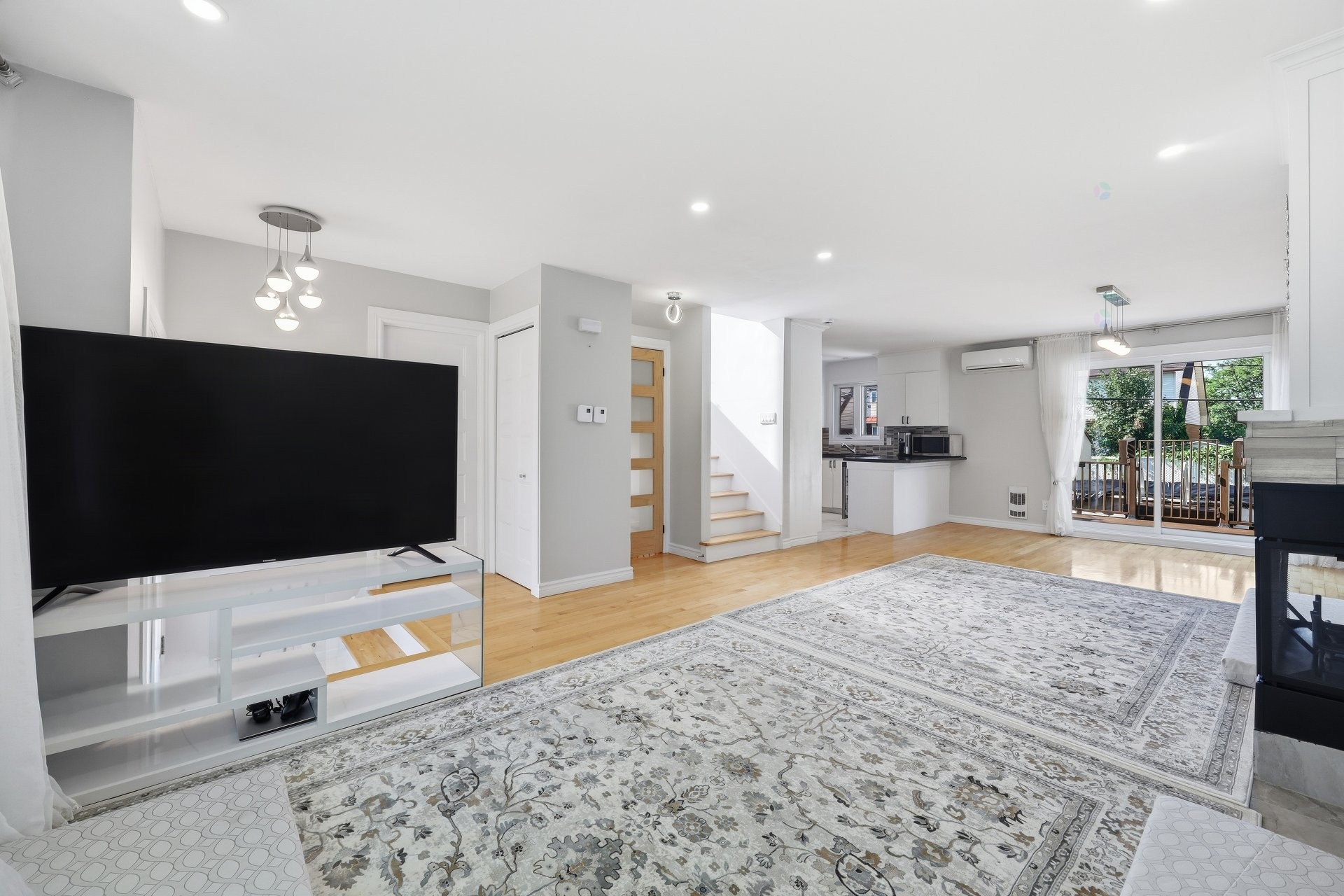 









4925


Boul. Davis

,
Longueuil (Saint-Hubert),




QC
J3Y8K1

