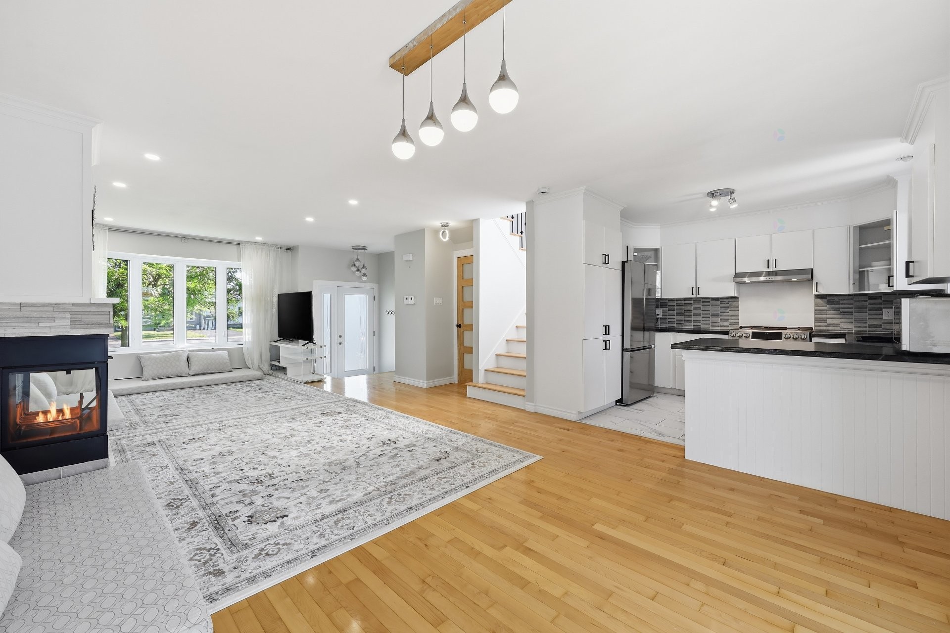 









4925


Boul. Davis

,
Longueuil (Saint-Hubert),




QC
J3Y8K1

