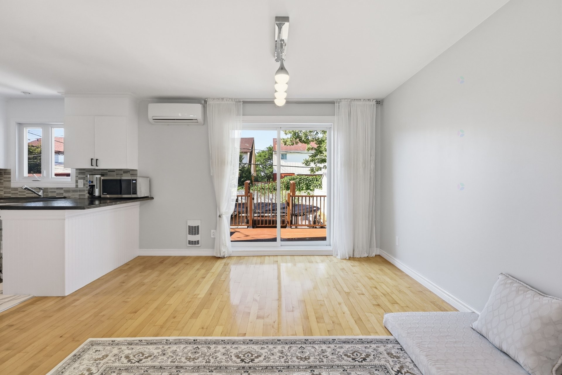 









4925


Boul. Davis

,
Longueuil (Saint-Hubert),




QC
J3Y8K1

