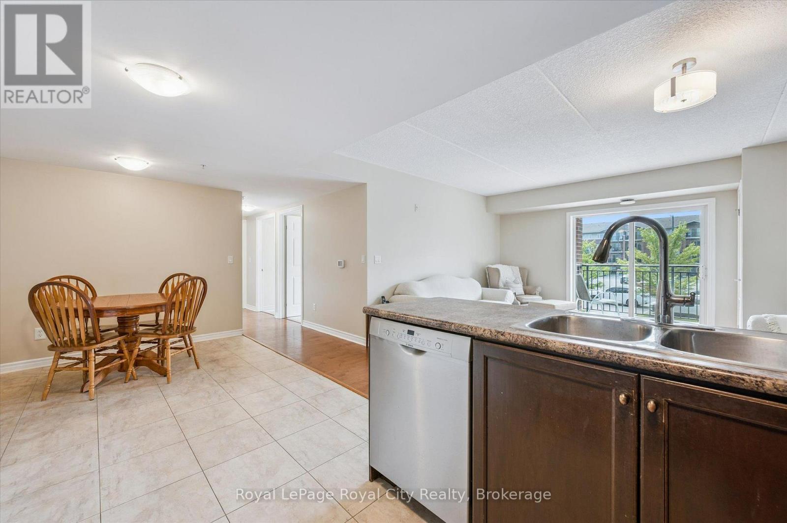 












212 - 37 GOODWIN DRIVE

,
Guelph (Pineridge/Westminster Woods),




Ontario
N1L0E6

