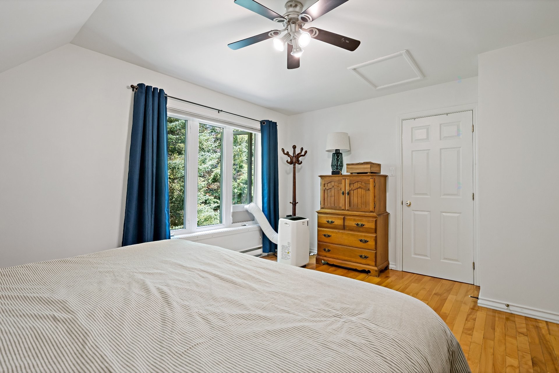 









760


Ch. de la Forêt-Noire

,
Mont-Tremblant,




QC
J8E2N7

