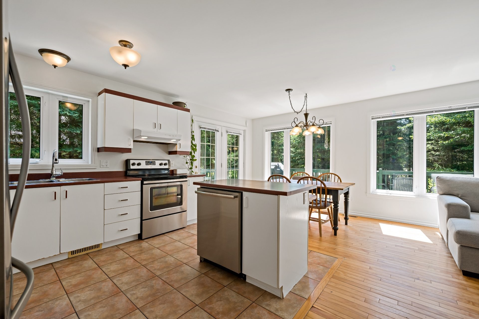 









760


Ch. de la Forêt-Noire

,
Mont-Tremblant,




QC
J8E2N7

