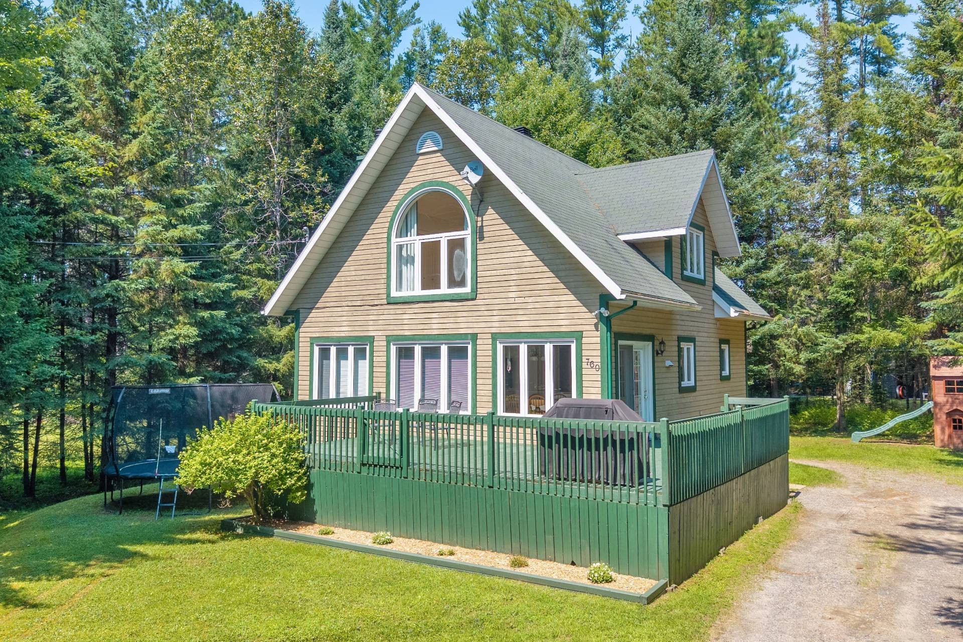 









760


Ch. de la Forêt-Noire

,
Mont-Tremblant,




QC
J8E2N7

