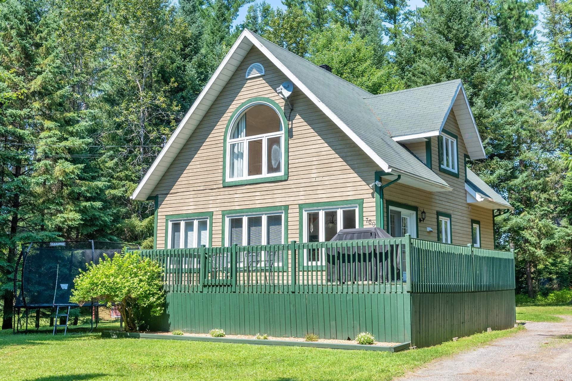 









760


Ch. de la Forêt-Noire

,
Mont-Tremblant,




QC
J8E2N7

