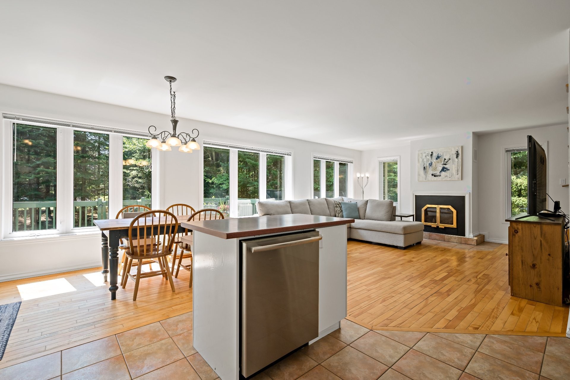 









760


Ch. de la Forêt-Noire

,
Mont-Tremblant,




QC
J8E2N7

