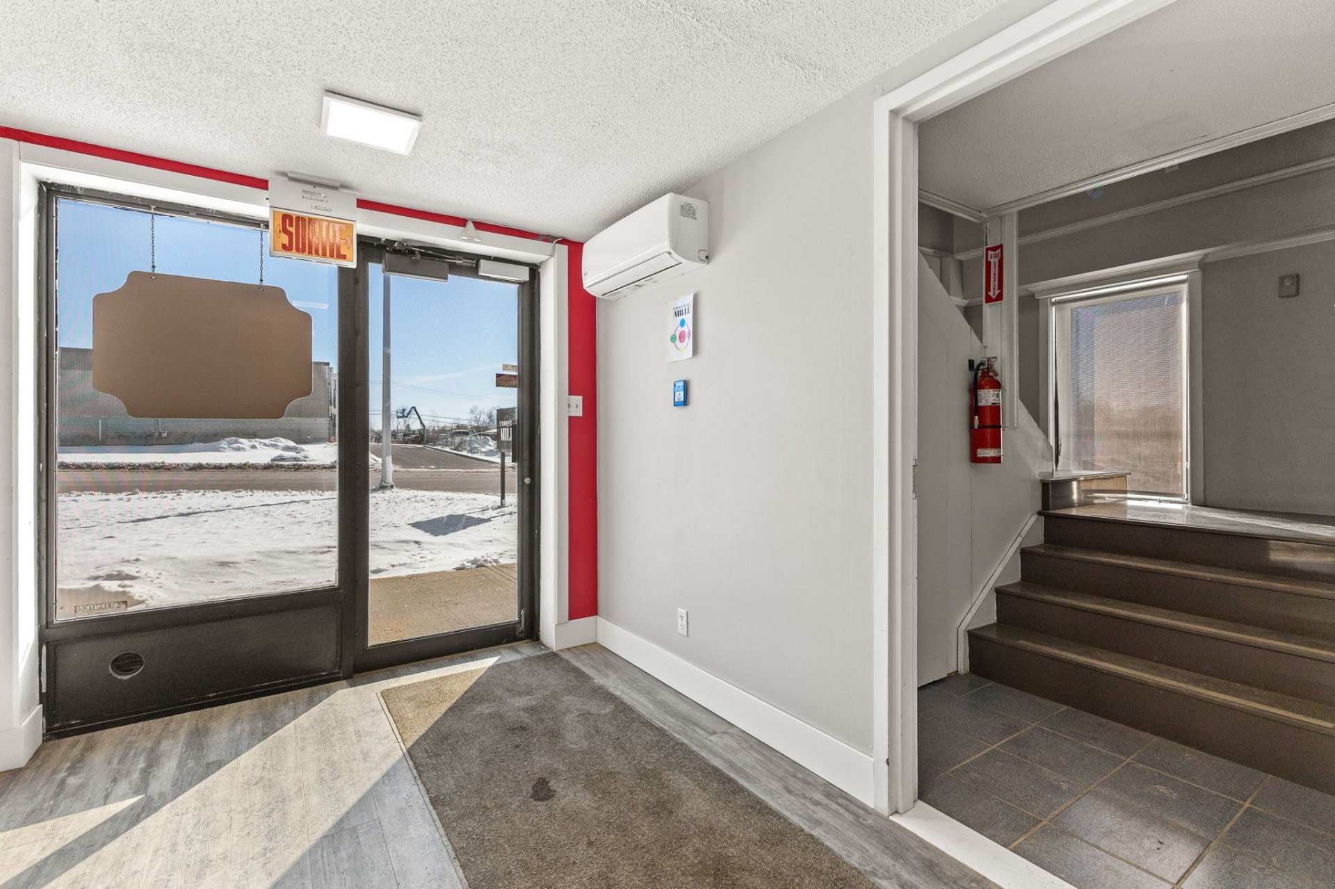 









183


Boul. de l'Aéroport

,
Gatineau (Gatineau),




QC
J8R3X2

