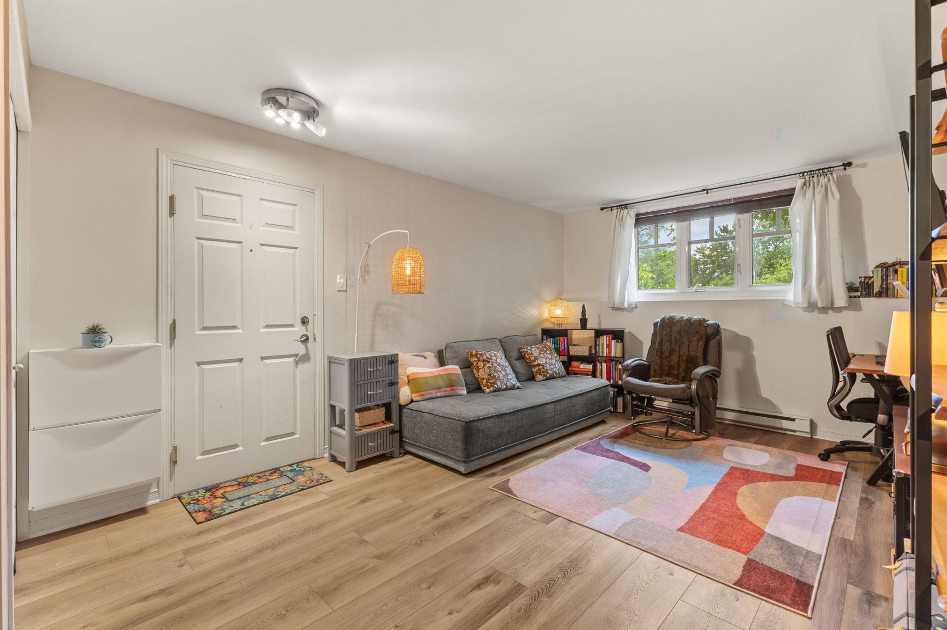 









294


Boul. Maisonneuve

, 1,
Gatineau (Hull),




QC
J8X3N8

