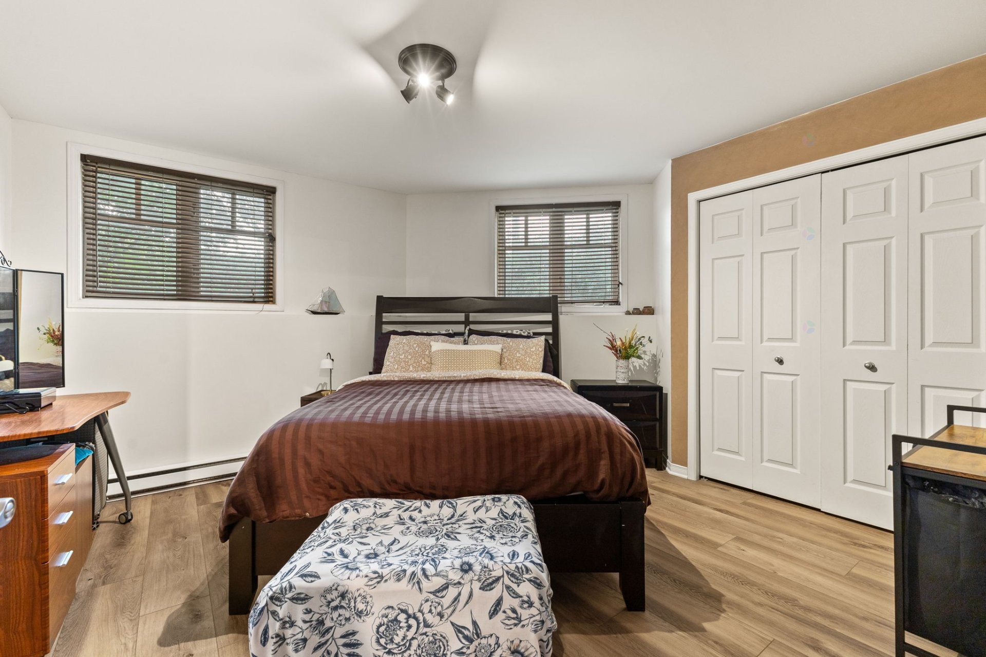 









294


Boul. Maisonneuve

, 1,
Gatineau (Hull),




QC
J8X3N8

