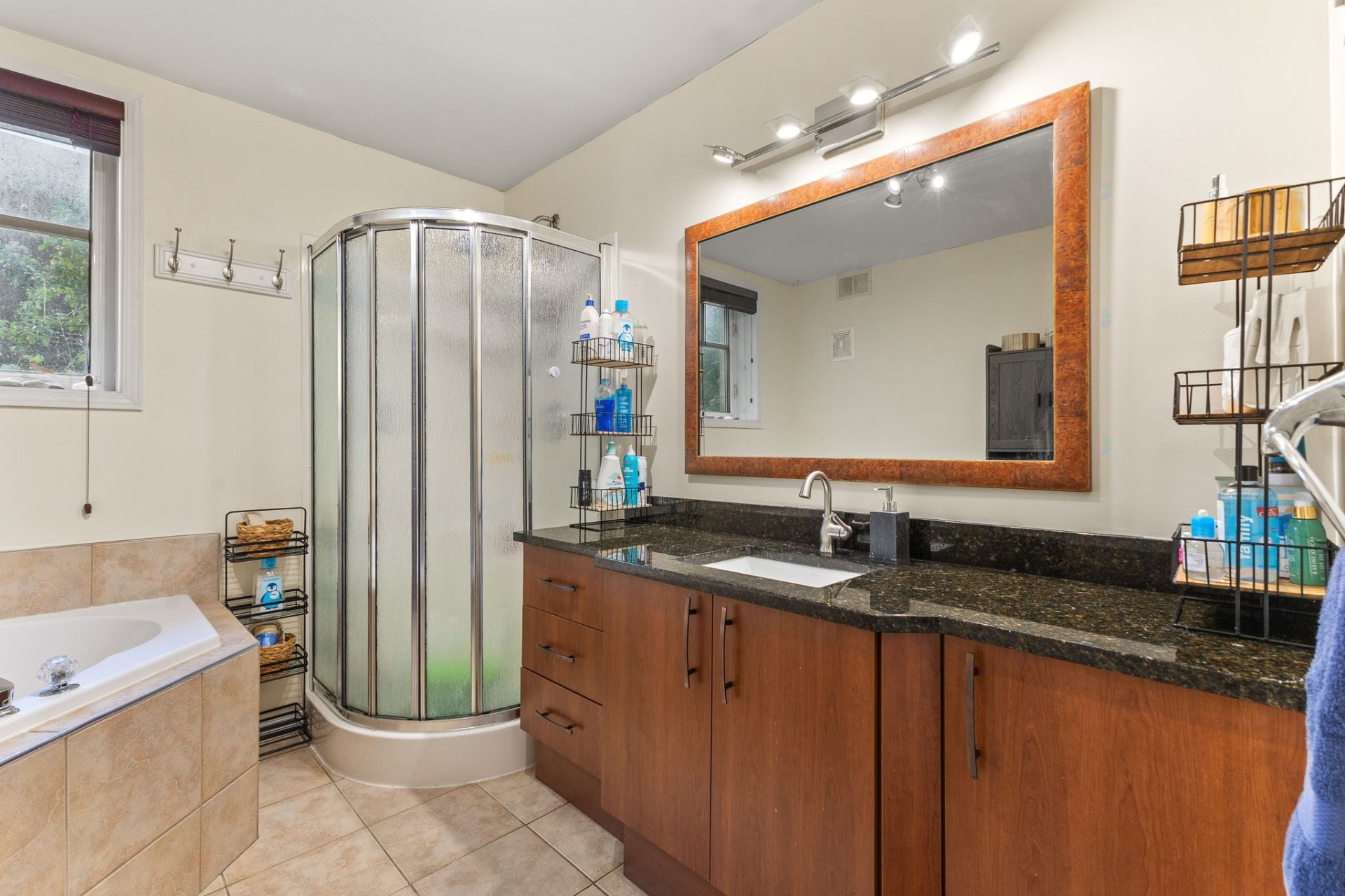 









294


Boul. Maisonneuve

, 1,
Gatineau (Hull),




QC
J8X3N8

