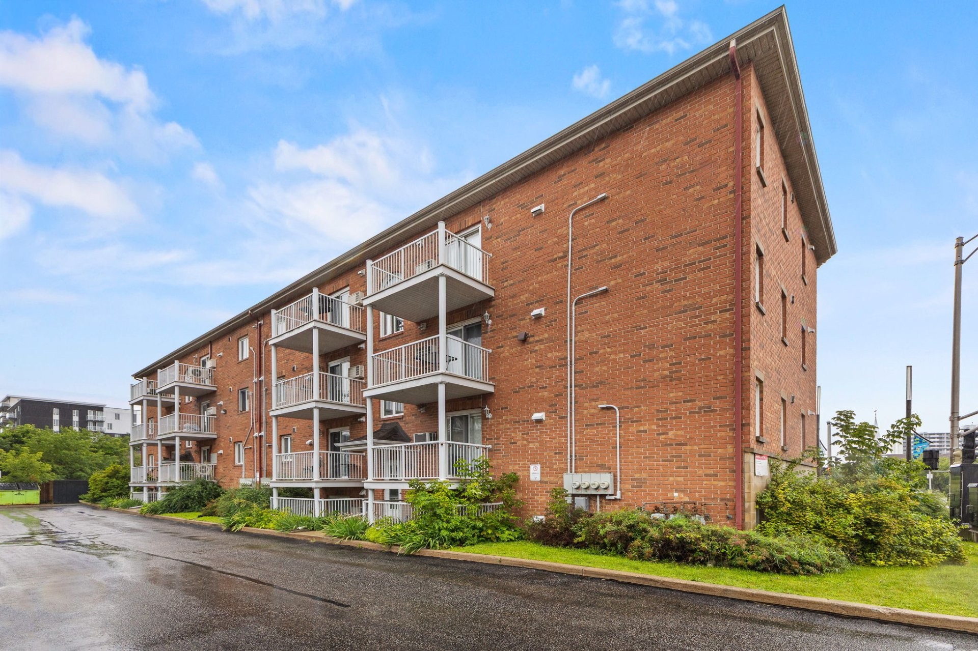 









294


Boul. Maisonneuve

, 1,
Gatineau (Hull),




QC
J8X3N8

