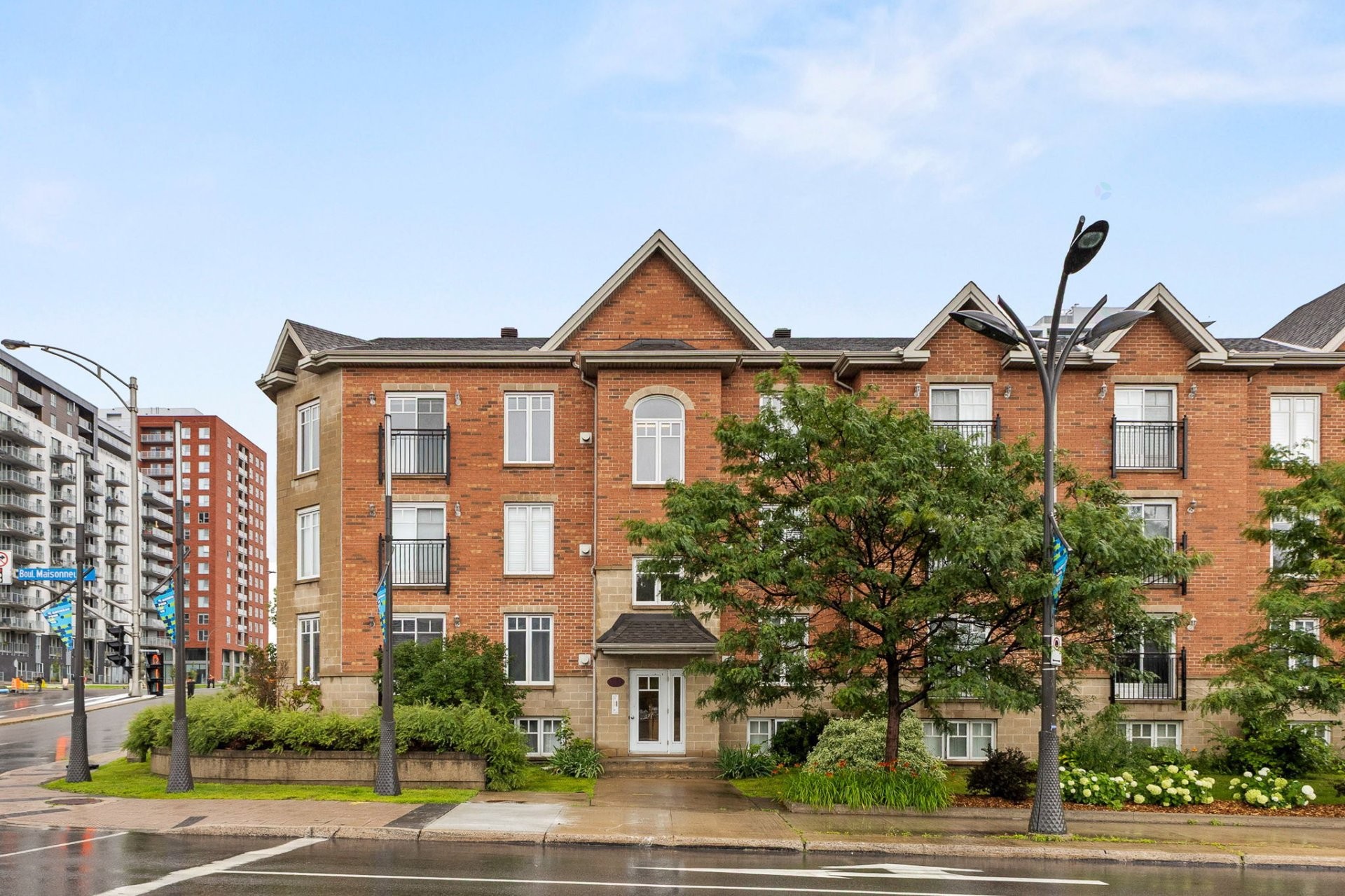 









294


Boul. Maisonneuve

, 1,
Gatineau (Hull),




QC
J8X3N8

