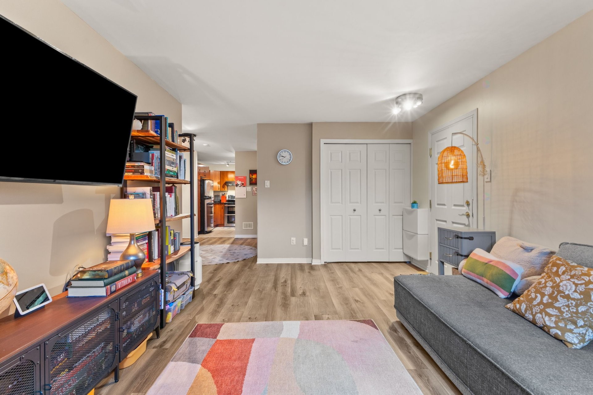 









294


Boul. Maisonneuve

, 1,
Gatineau (Hull),




QC
J8X3N8

