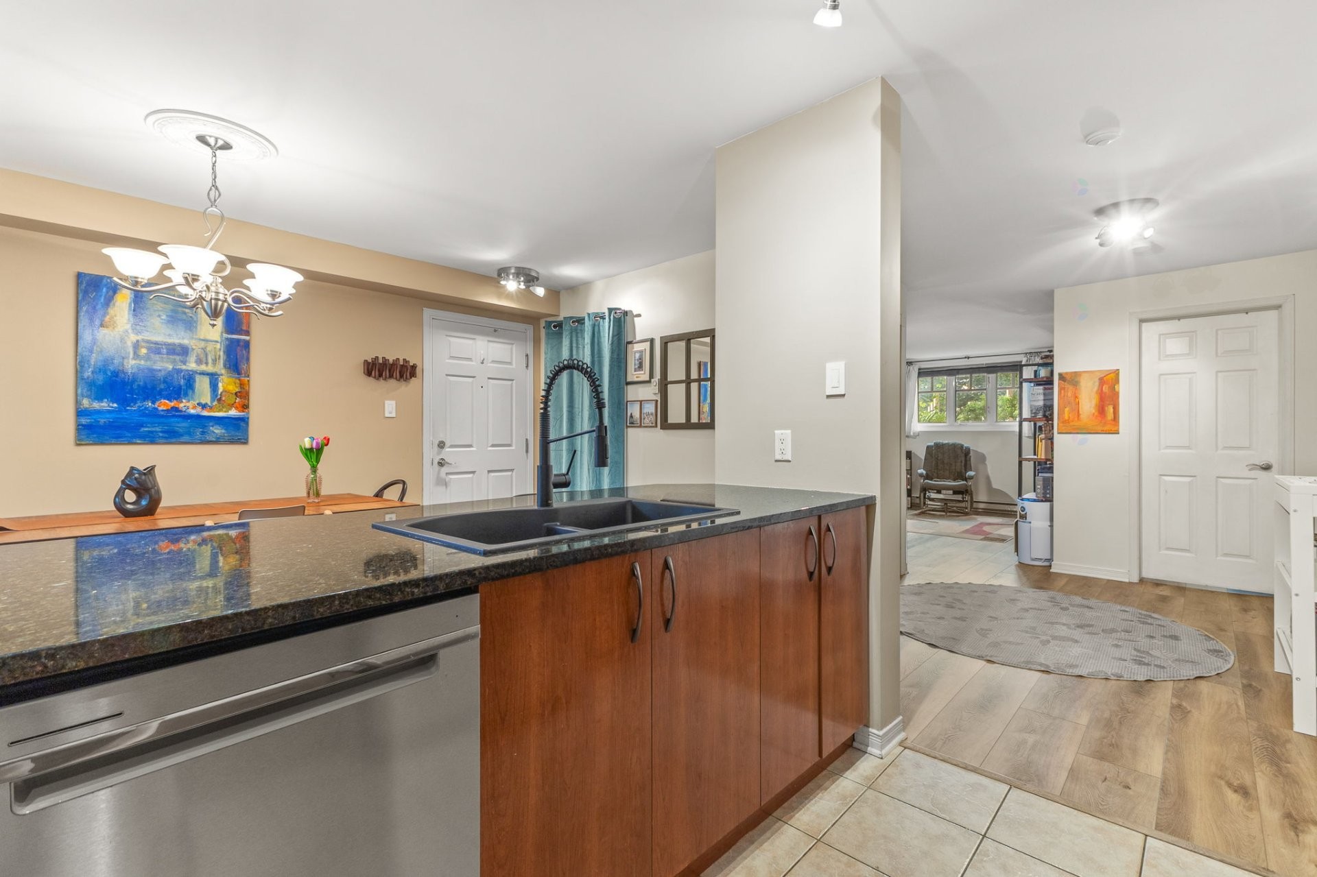 









294


Boul. Maisonneuve

, 1,
Gatineau (Hull),




QC
J8X3N8

