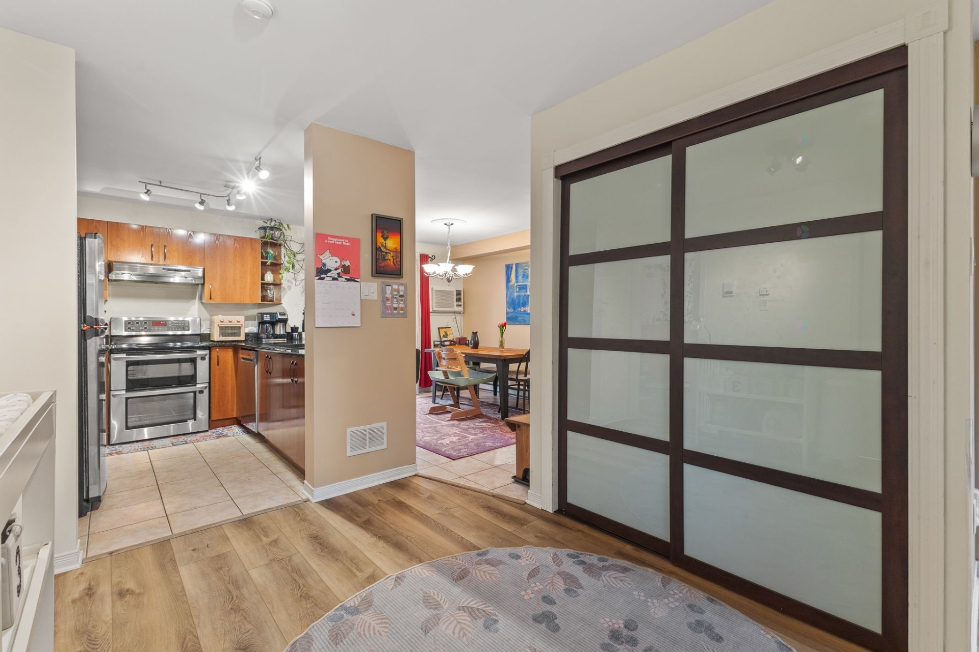 









294


Boul. Maisonneuve

, 1,
Gatineau (Hull),




QC
J8X3N8

