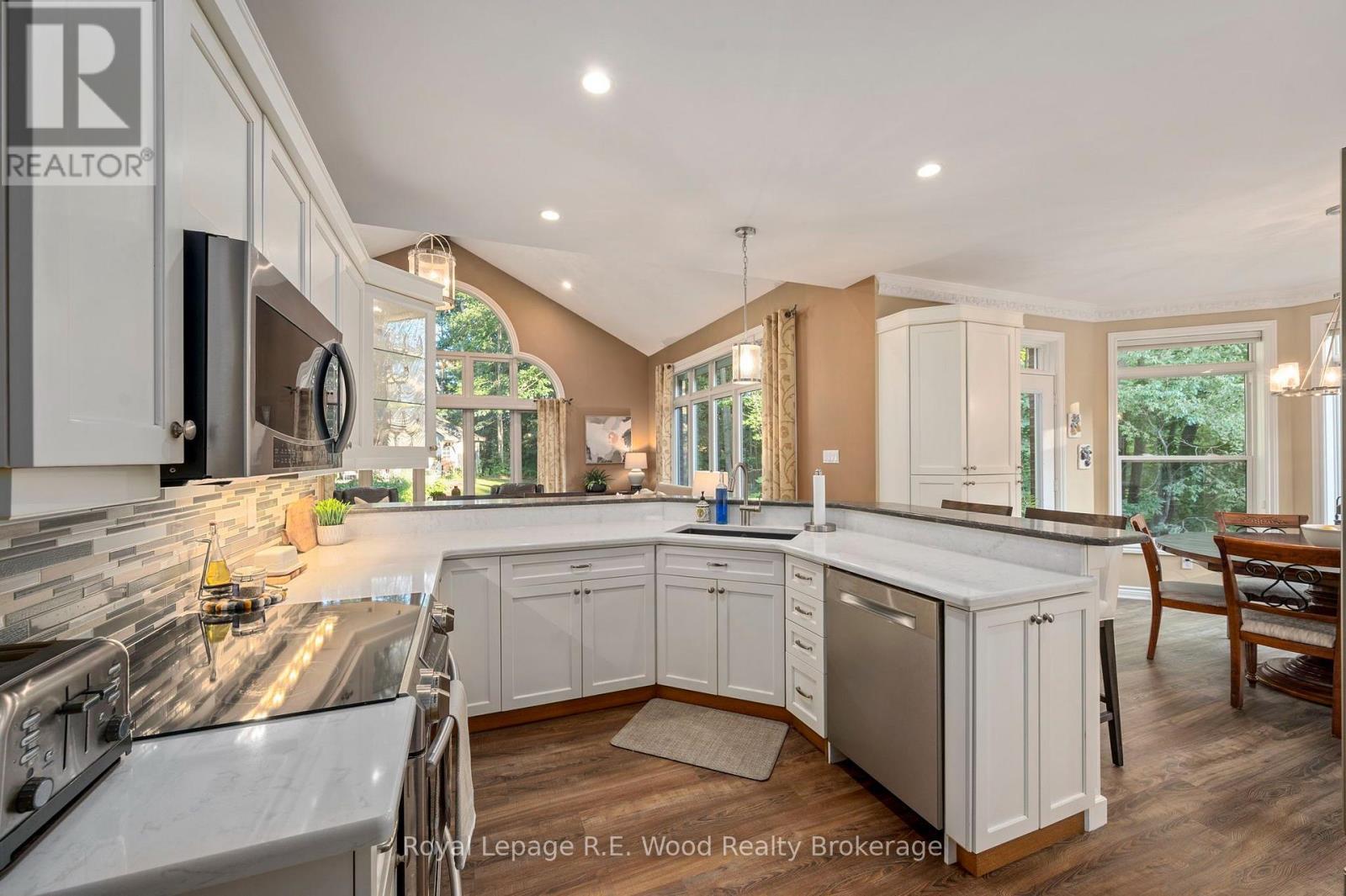 












7335 PACK ROAD

,
London South (South V),




Ontario
N6P1P5

