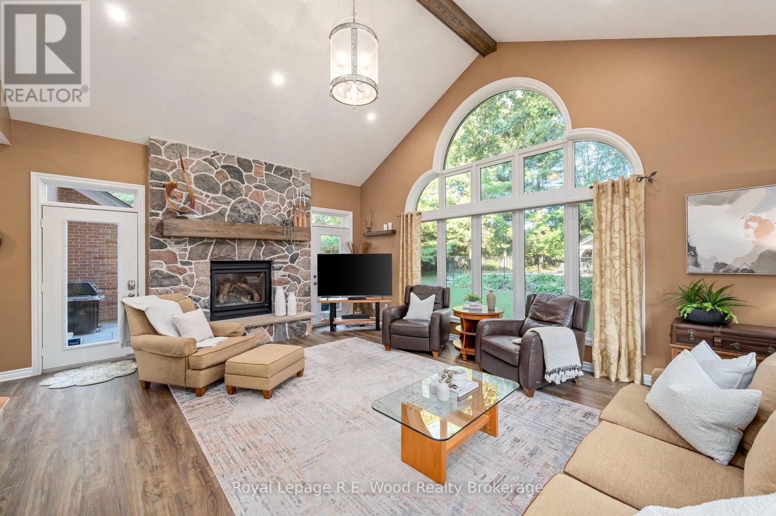 












7335 PACK ROAD

,
London South (South V),




Ontario
N6P1P5

