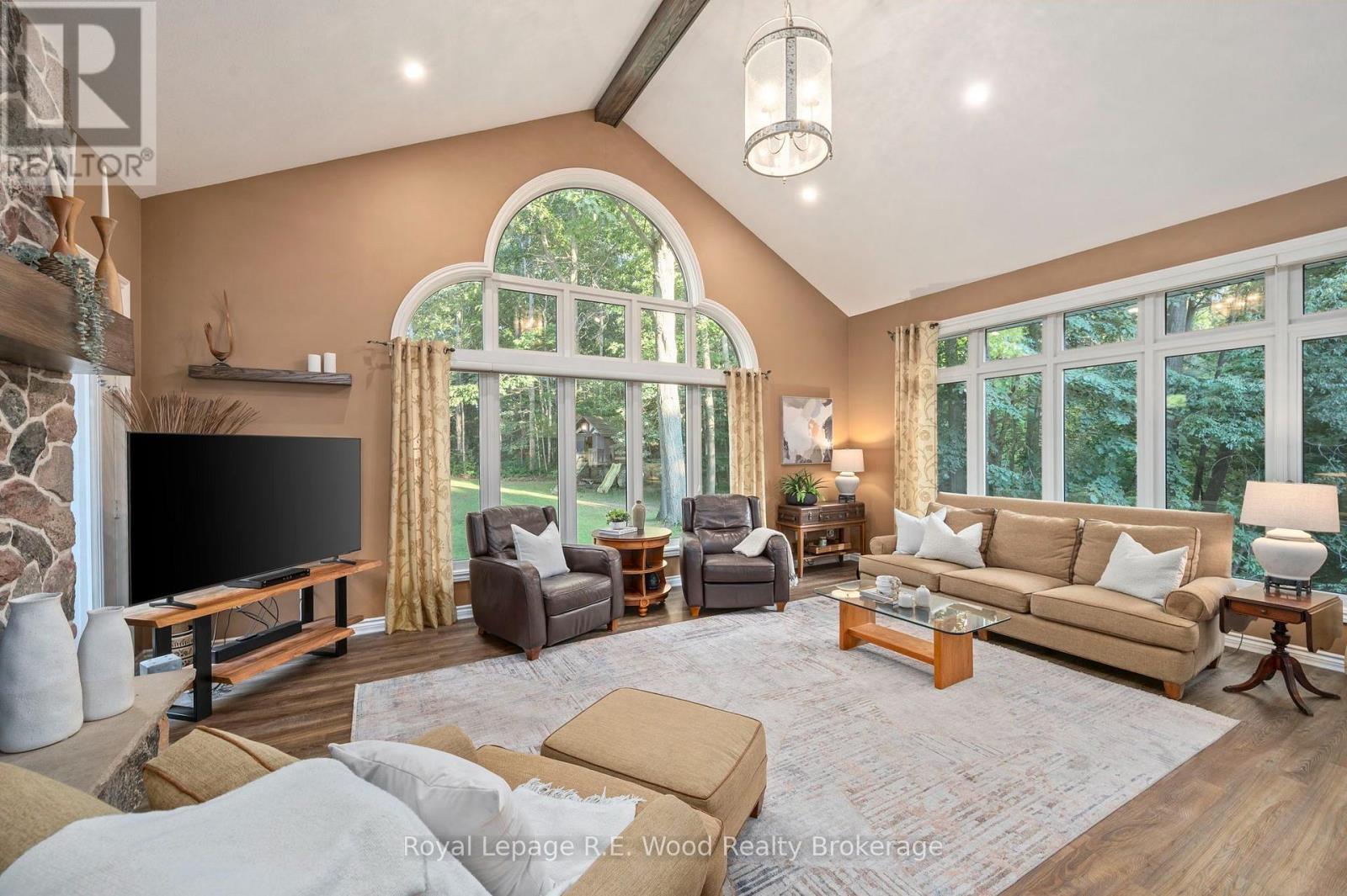 












7335 PACK ROAD

,
London South (South V),




Ontario
N6P1P5


