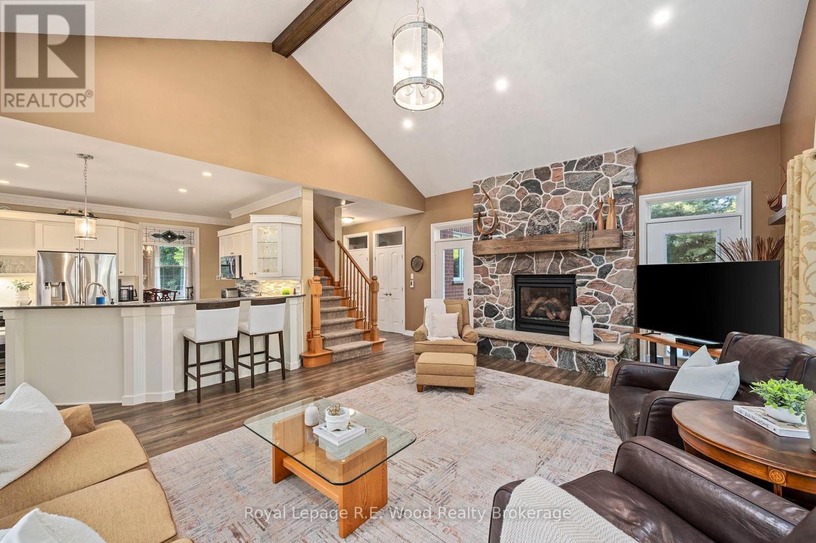 












7335 PACK ROAD

,
London South (South V),




Ontario
N6P1P5

