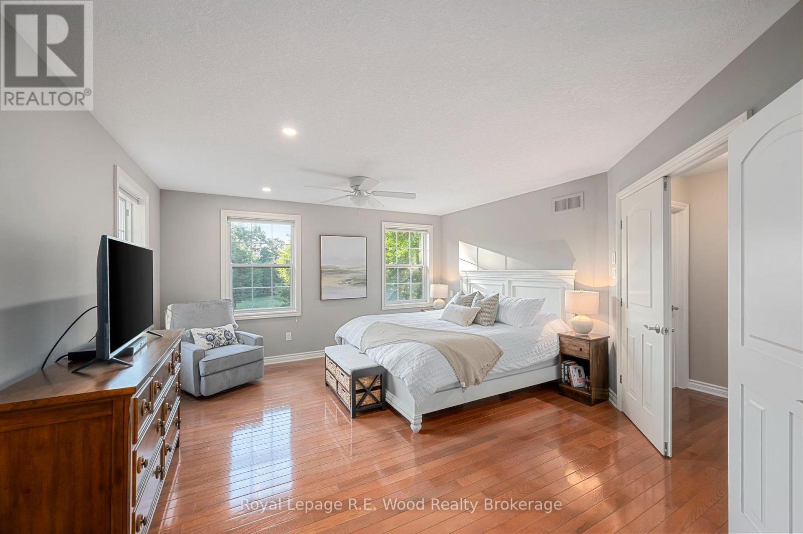 












7335 PACK ROAD

,
London South (South V),




Ontario
N6P1P5


