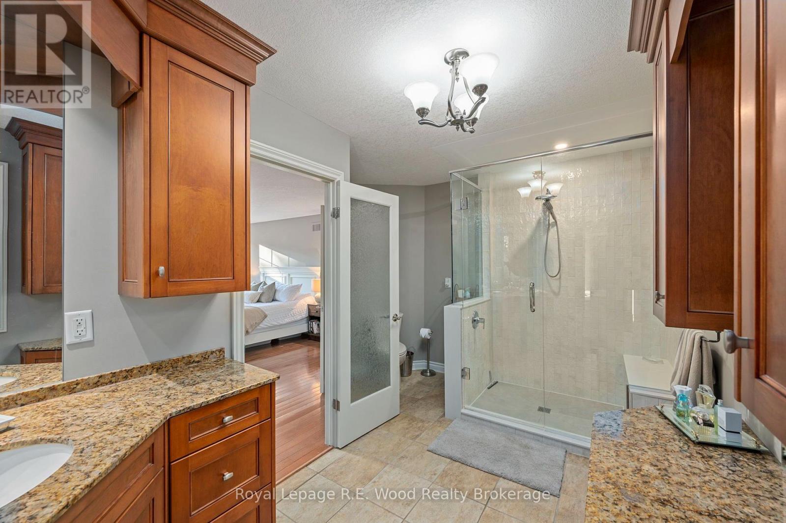 












7335 PACK ROAD

,
London South (South V),




Ontario
N6P1P5

