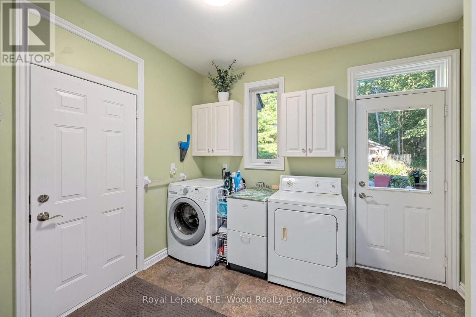 












7335 PACK ROAD

,
London South (South V),




Ontario
N6P1P5

