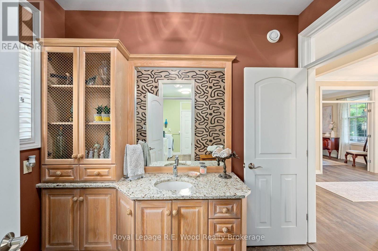 












7335 PACK ROAD

,
London South (South V),




Ontario
N6P1P5


