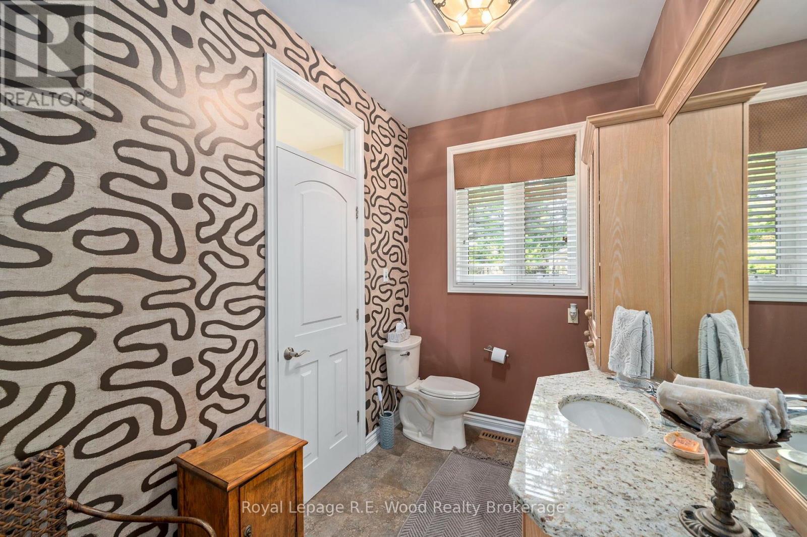 












7335 PACK ROAD

,
London South (South V),




Ontario
N6P1P5


