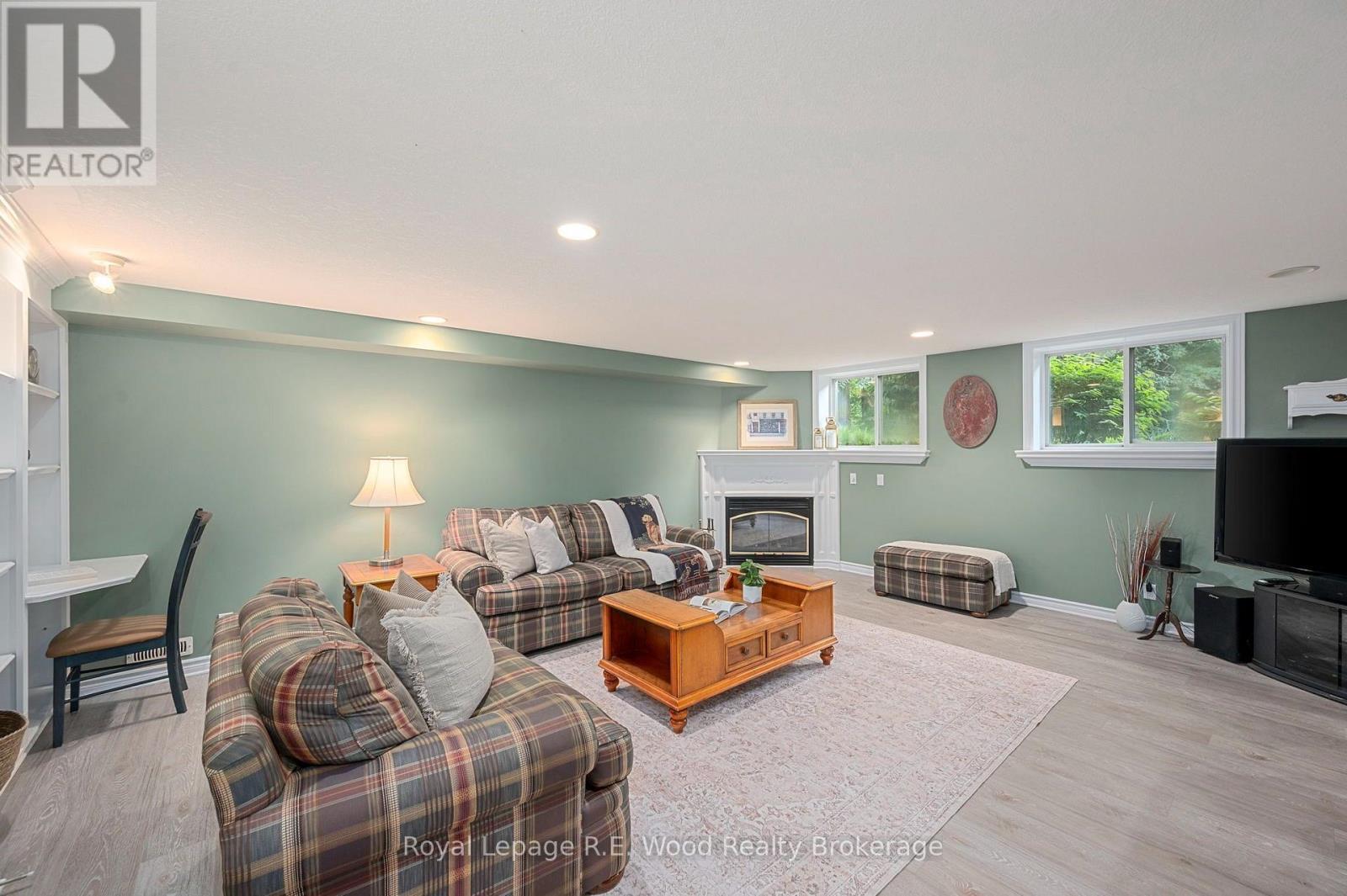 












7335 PACK ROAD

,
London South (South V),




Ontario
N6P1P5

