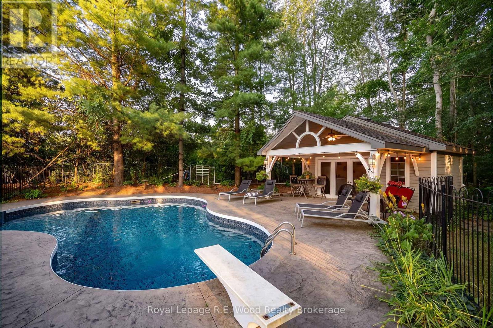 












7335 PACK ROAD

,
London South (South V),




Ontario
N6P1P5

