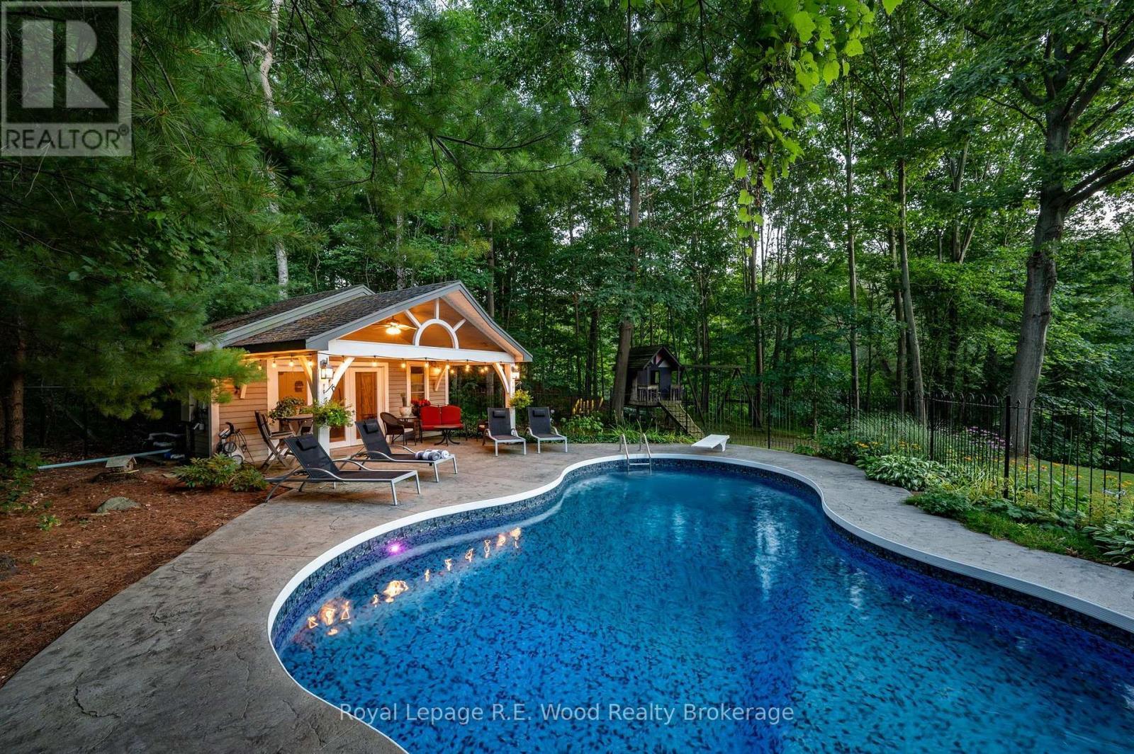 












7335 PACK ROAD

,
London South (South V),




Ontario
N6P1P5

