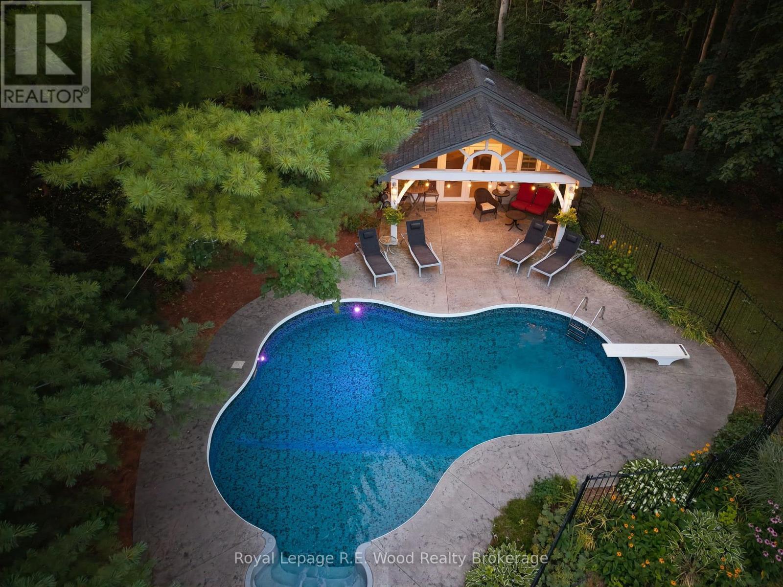 












7335 PACK ROAD

,
London South (South V),




Ontario
N6P1P5

