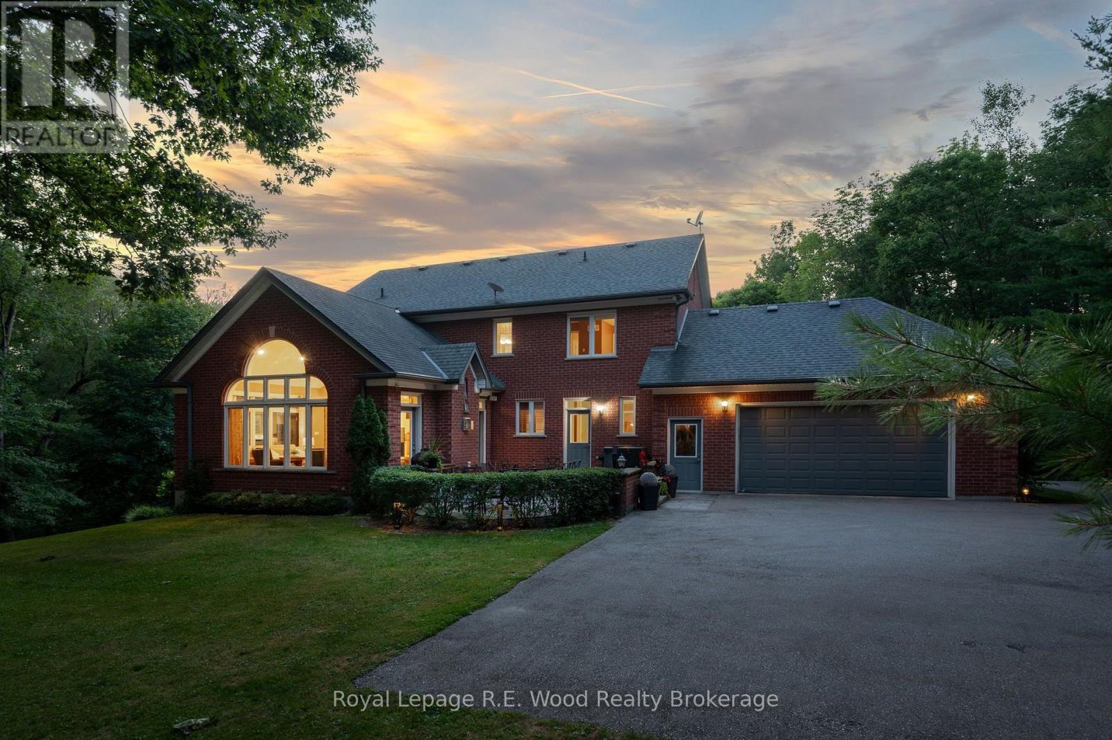 












7335 PACK ROAD

,
London South (South V),




Ontario
N6P1P5

