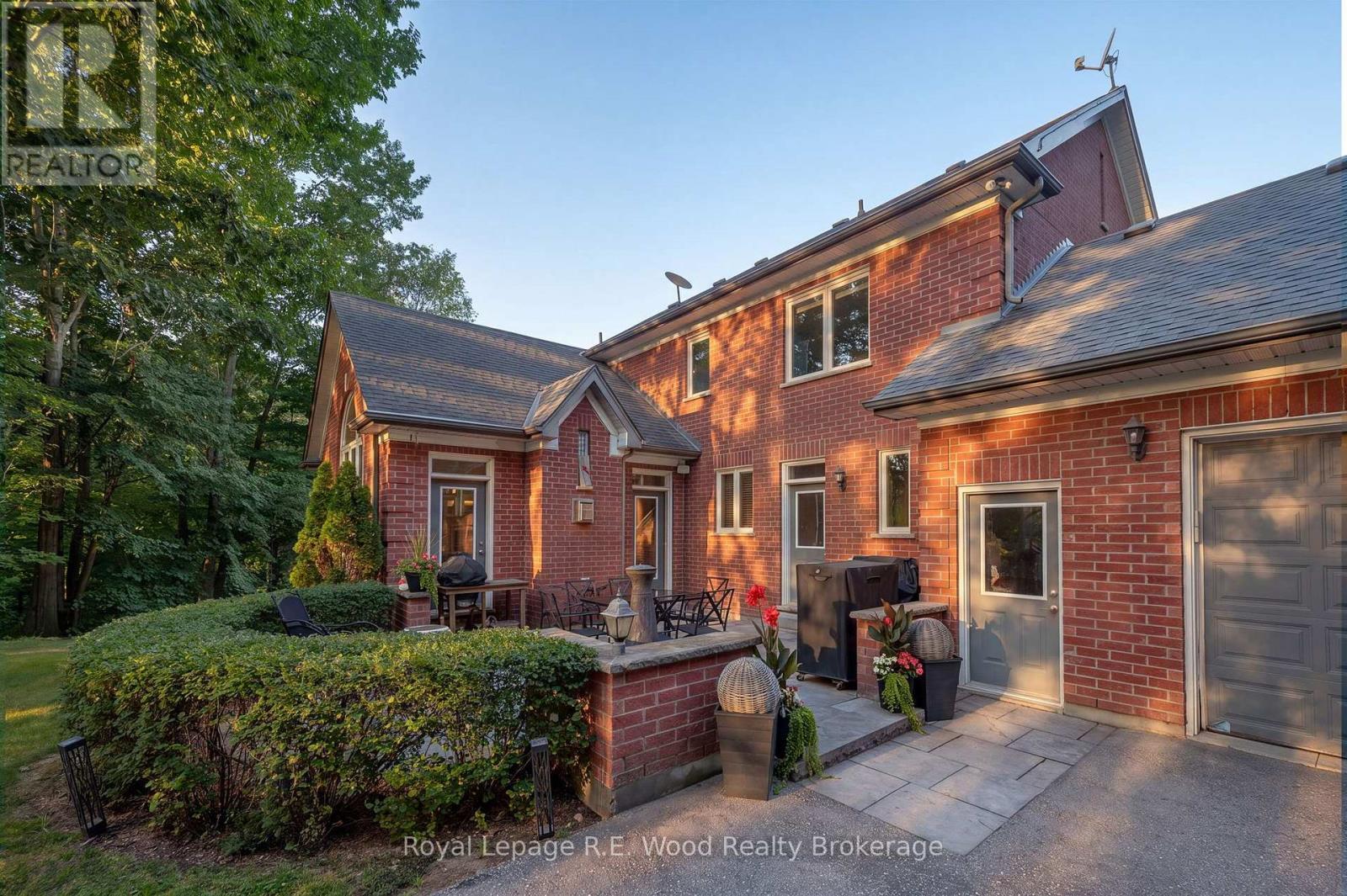












7335 PACK ROAD

,
London South (South V),




Ontario
N6P1P5

