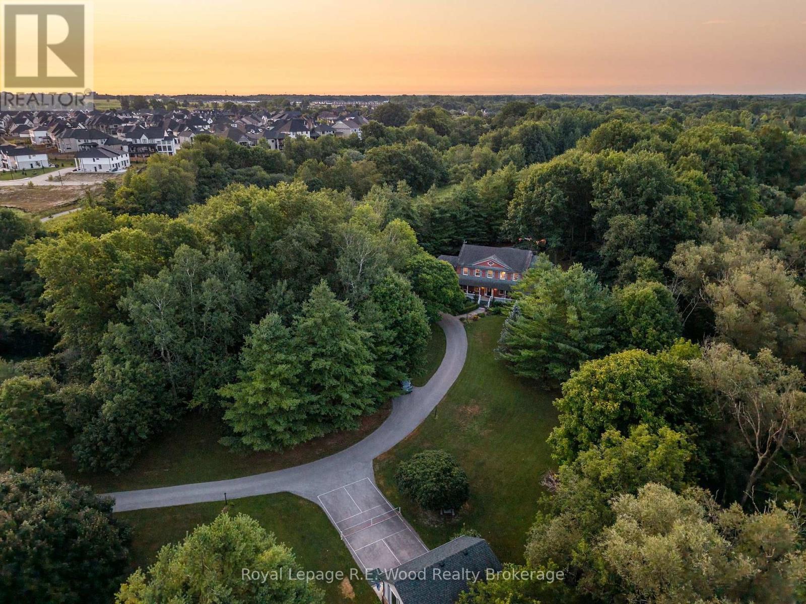












7335 PACK ROAD

,
London South (South V),




Ontario
N6P1P5

